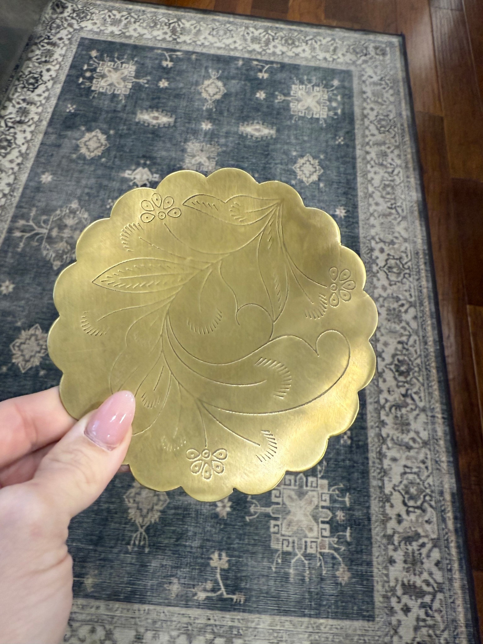 Etched brass footed tray
Gold candle holder
Scalloped vintage decor
Coffee table styling


#LTKFallSale #LTKSaleAlert #LTKSeasonal