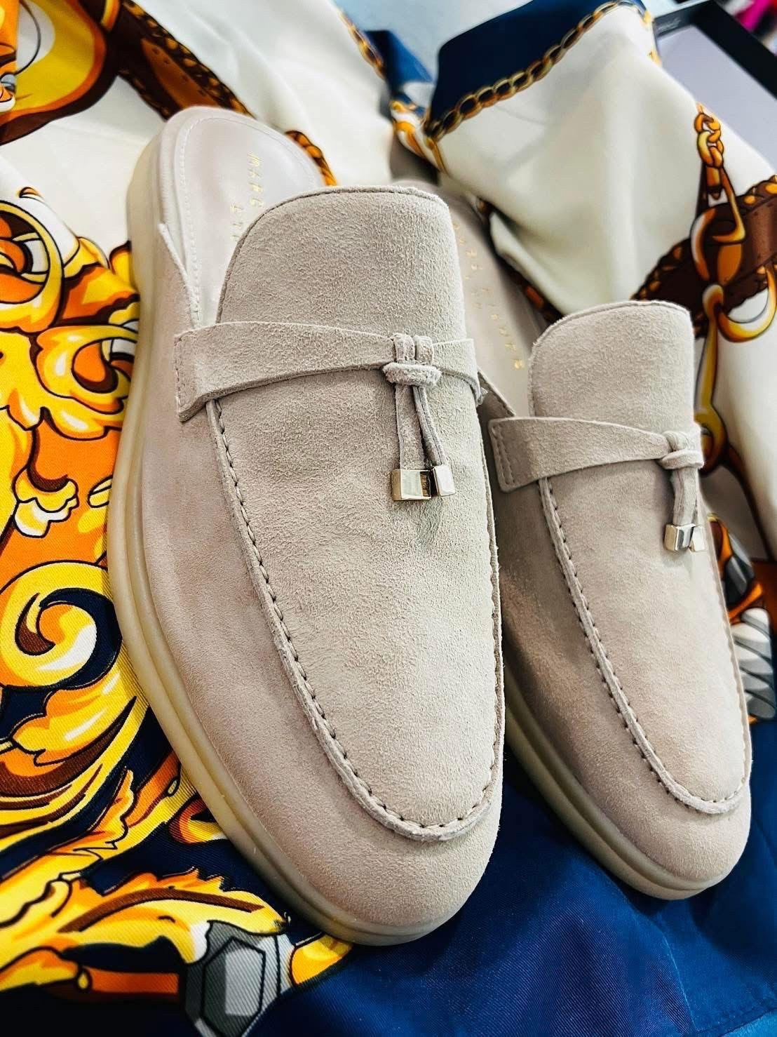 🌺These mules have such an elevated look — clean, timeless, and incredibly comfortable in person. I tried them in store and was genuinely impressed by the quality and fit. They’re currently on a rare major sale for just $74.

👉 https://bit.ly/4iywgq6
￼
Have you found favorite mules yet?

#LTKdayinmylife #LTKSaleAlert #LTKootd