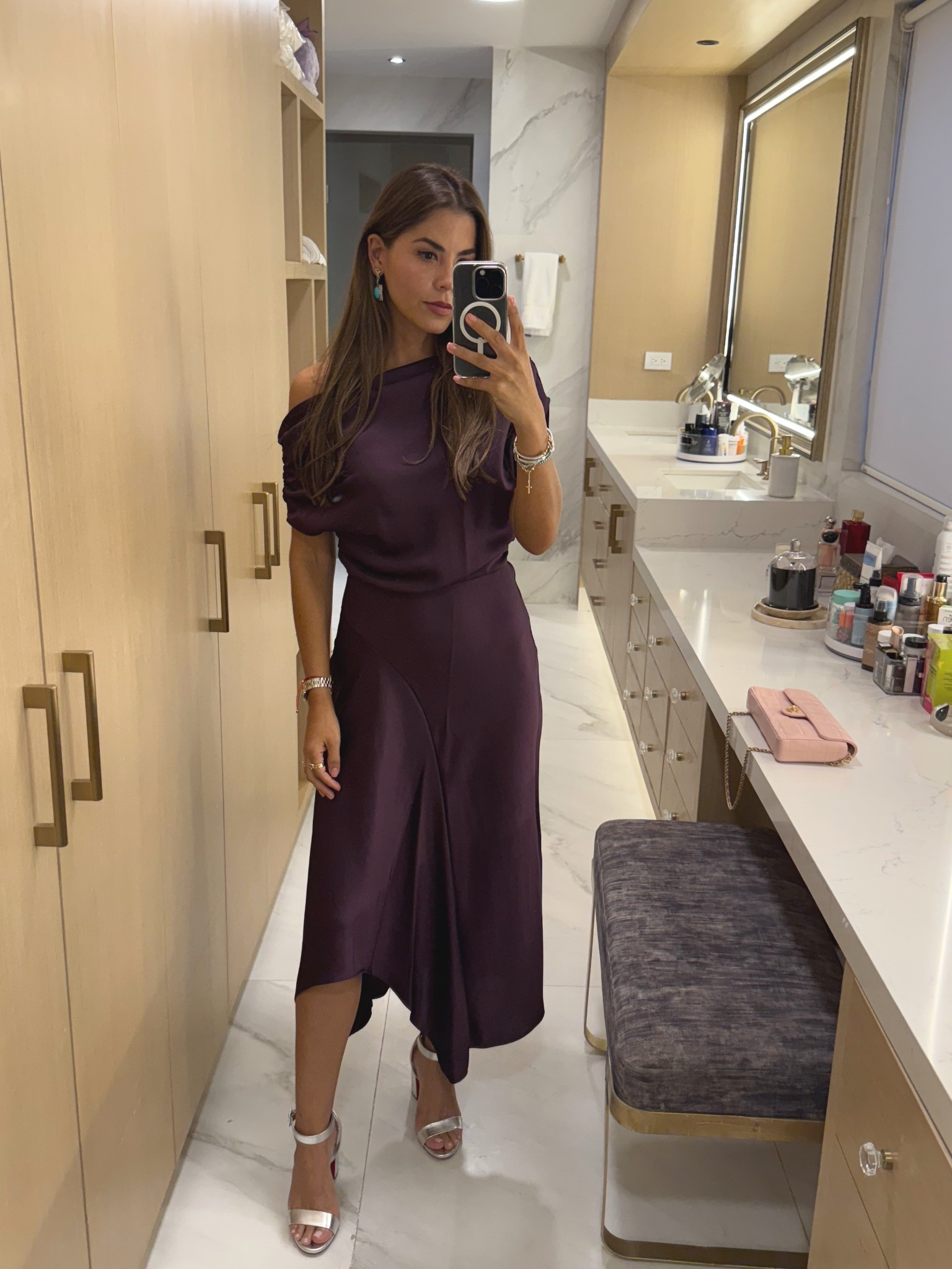 Night out


#LTKSeasonal #LTKStyleTip