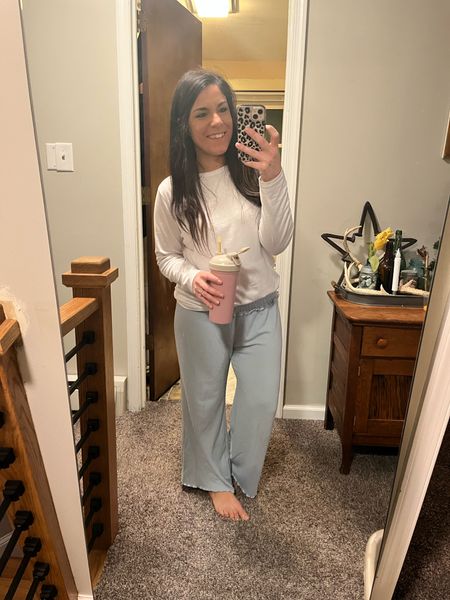 Big old smoothie tonight because I didn’t eat enough tonight! I am OBSESSED with these pants and the 3 pack of long sleeved shirts I got from Amazon! 💗 #amazonfinds #easyoutfit 

#LTKtravel #LTKstyletip #LTKfindsunder50