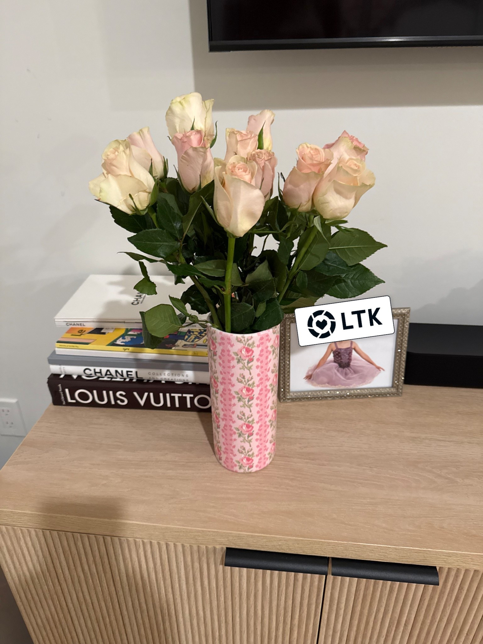 Birthday blooms 💐🎀
So grateful for these stunning flowers — a special collab with 1-800-Flowers x LoveShackFancy 🤍✨
Truly the prettiest surprise from my best friend!#birthdaygift#flowers#springtime