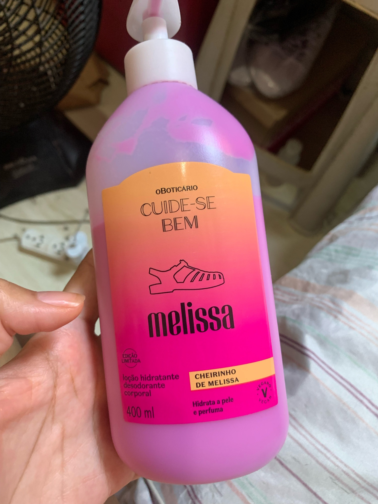 Hidratante corporal do O Boticário com a Melissa. Tem um cheiro levemente adocicado na medida, hidrata super bem. Adorando. Você não fica manchada de rosa não, pelo menos comigo naia conheceu. 
#ltkgift

#LTKbrasil #LTKGiftGuide #LTKbeauty