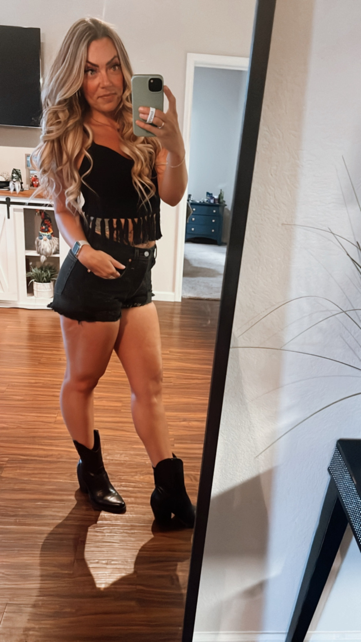 A simple but cute outfit for your next country concert! 

#LTKShoeCrush #LTKFindsUnder50 #LTKStyleTip
