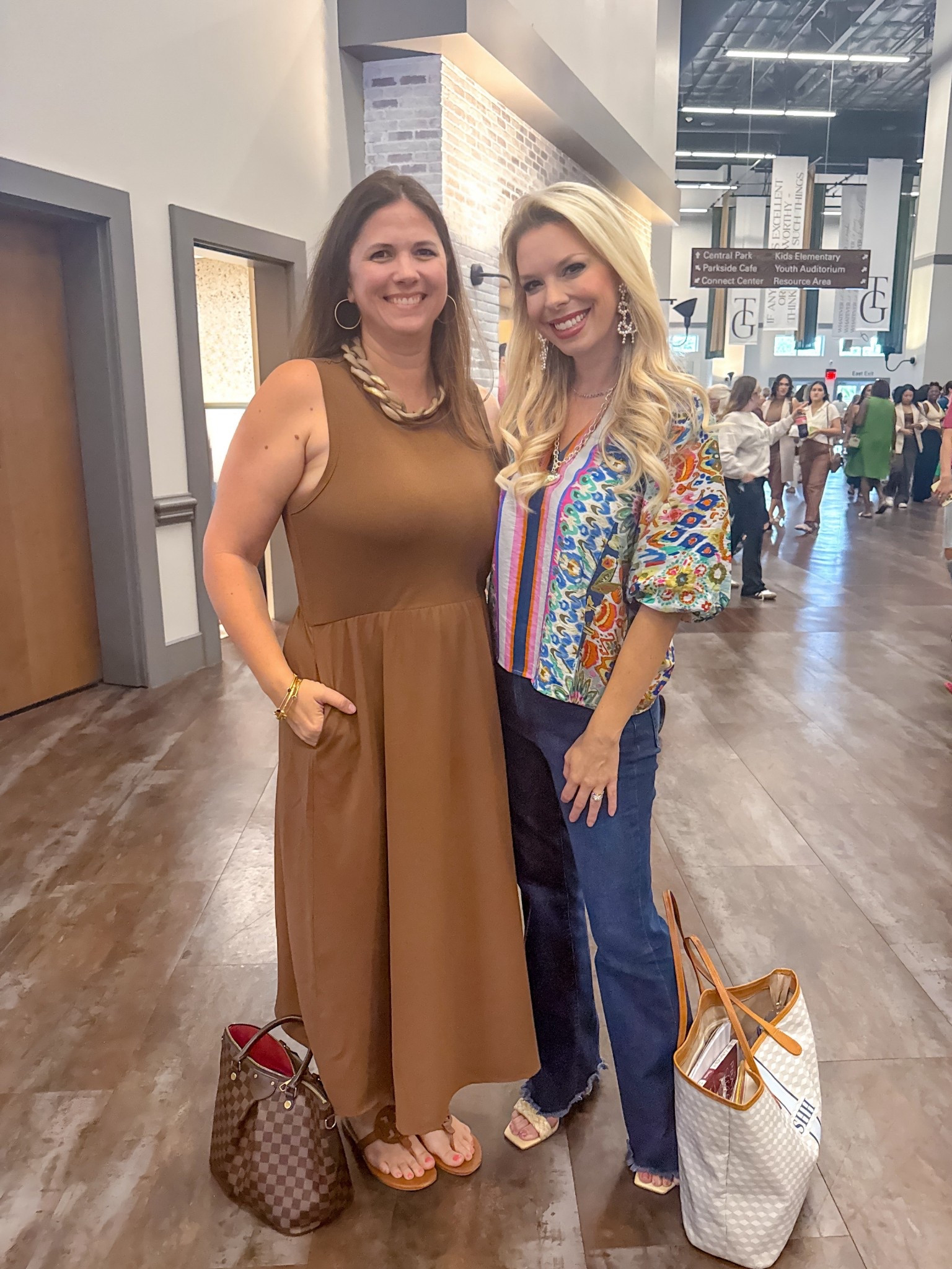 This top is a bestseller for a reason! So cuuute and comfy! Runs TTS 


#LTKSaleAlert #LTKSeasonal #LTKStyleTip