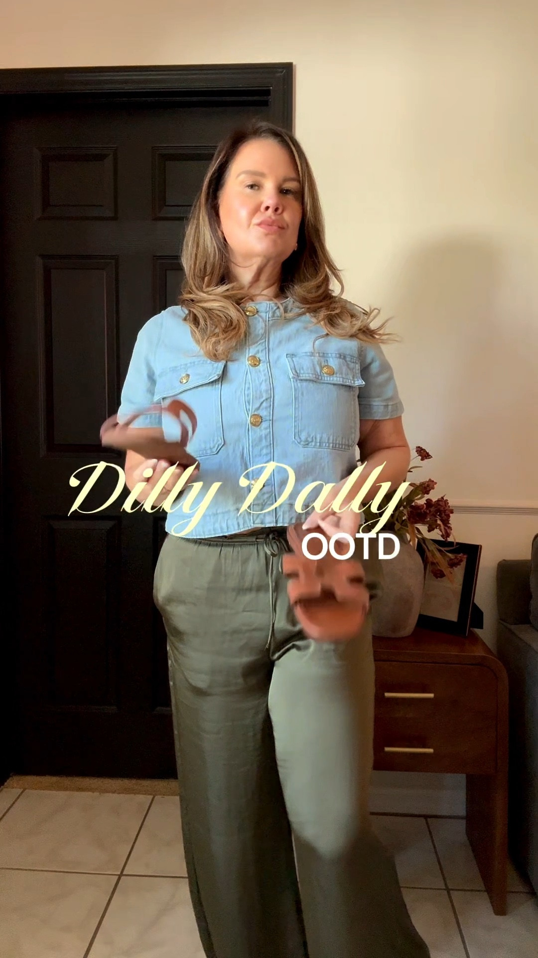 Ootd for dilly dallying and all things in between! 

Sizing: 
Top Large 
Pants Med 
Sandals 9
