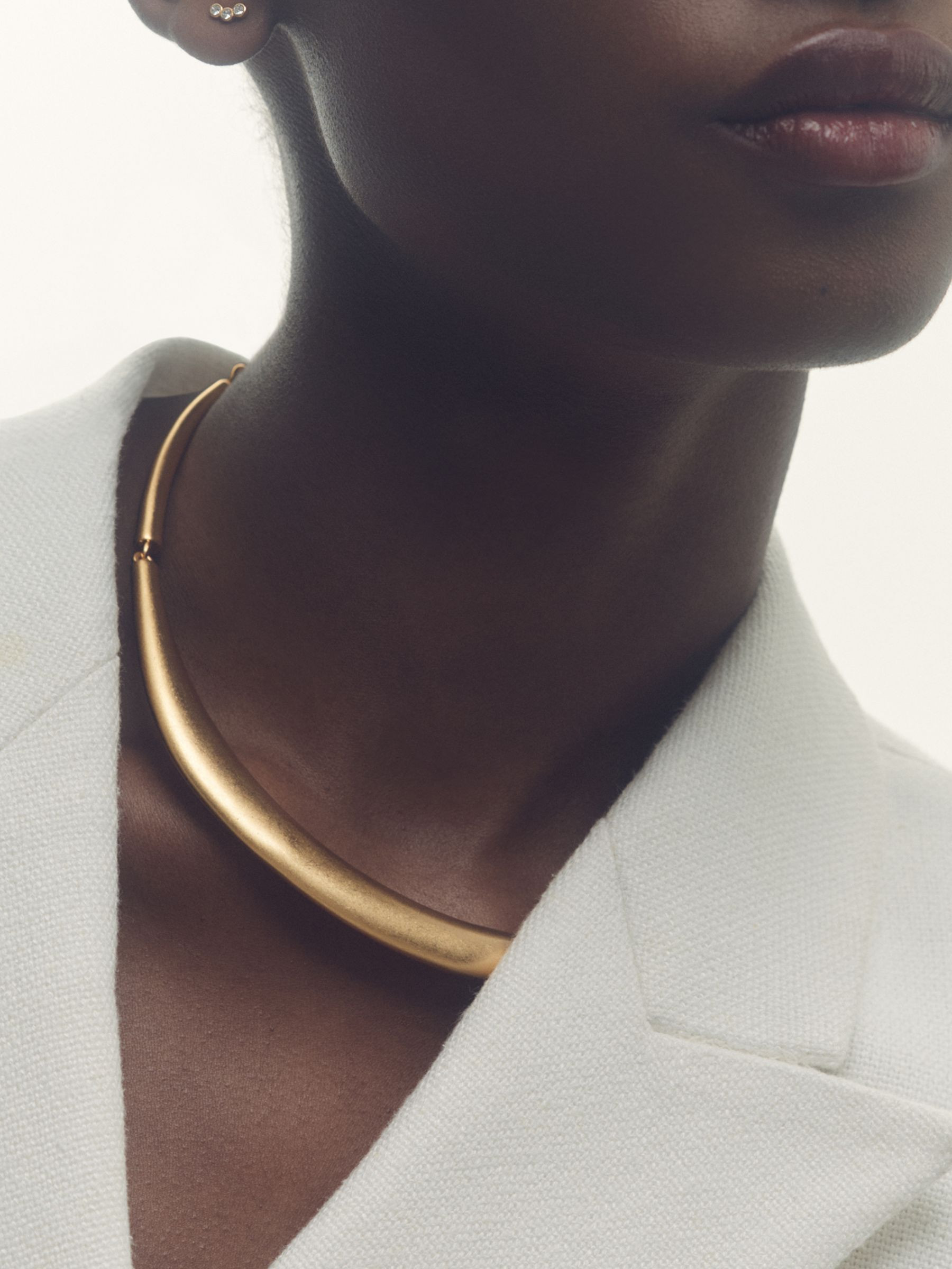 Reiss Polished Curve Choker in Gold Tone - REISS | Reiss UK