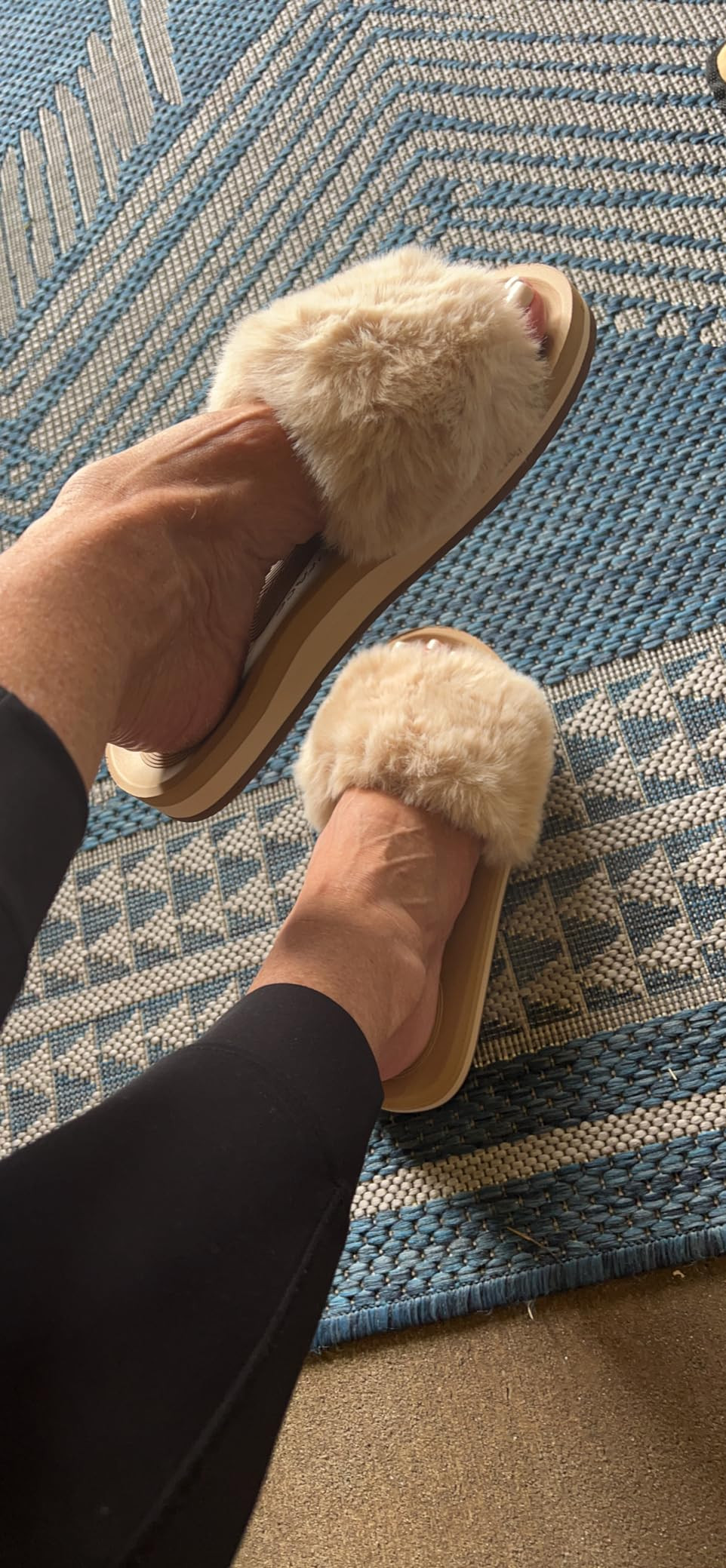 COFACE Womens Slides Fuzzy Slippers Open Toe Fluffy Slippers With Arch Support Plantar Fasciitis ... | Amazon (US)