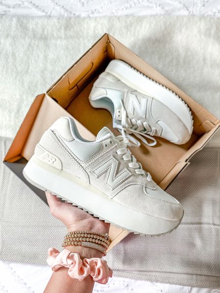 The perfect shoe to go with every outfit 🤍🐚😍👌🏼👟 
.
.
.
.
#sneakers #newbalance #platformsneakers #newsneakers #cutesneakers #neutralsneakers

#LTKunder100 #LTKFind #LTKBacktoSchool