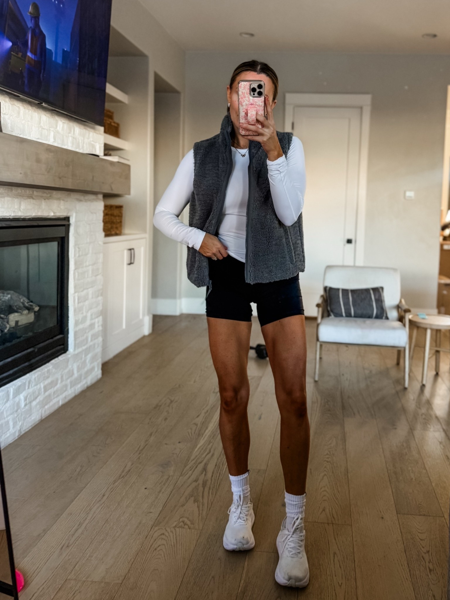 Walking outfit 
Lookalike vest on sale for $15
Wearing a medium
#workoutoutfit