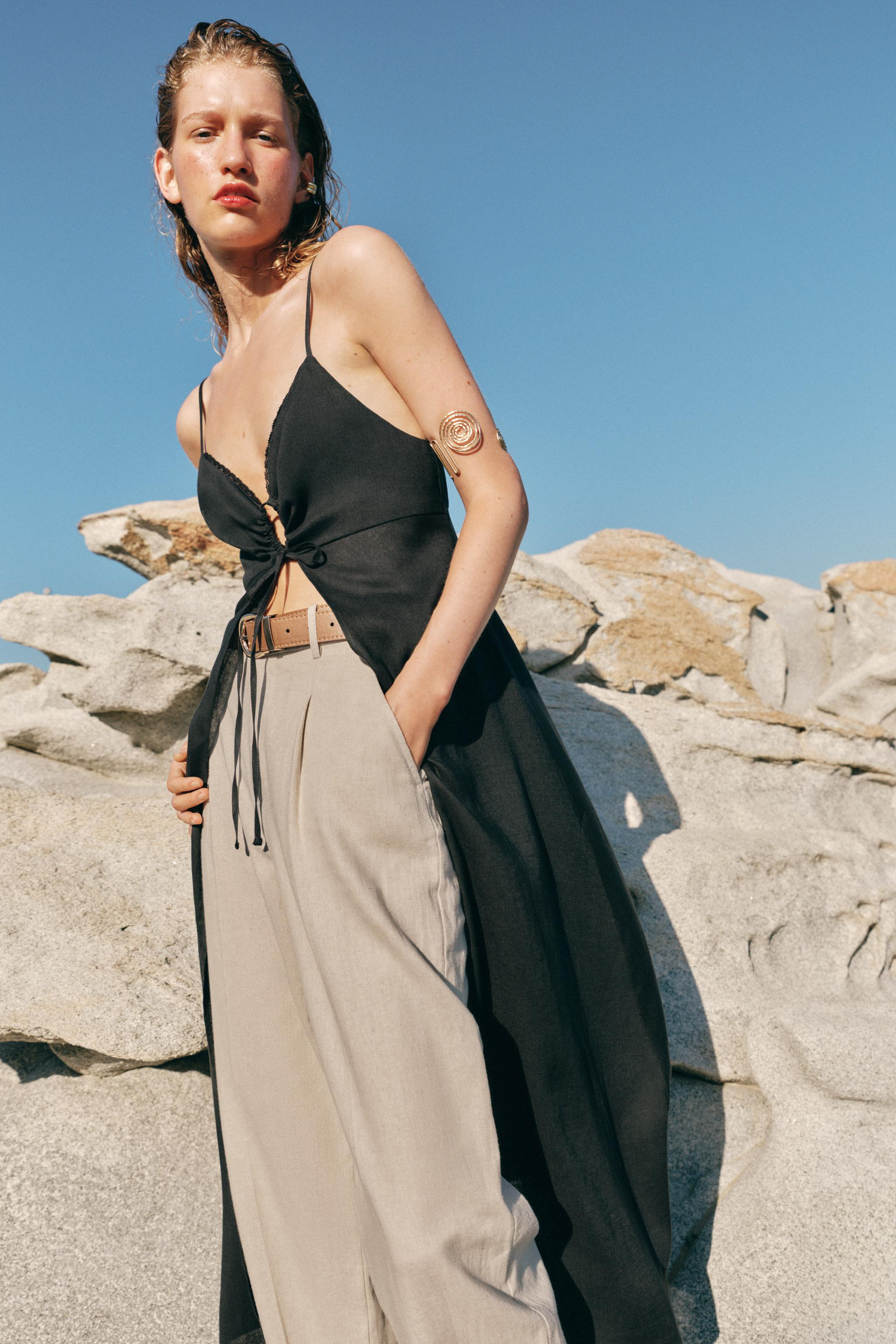 Top made from a linen blend. V-neck with an opening, ruching and lace trim. Thin straps. Front ti... | Zara UK