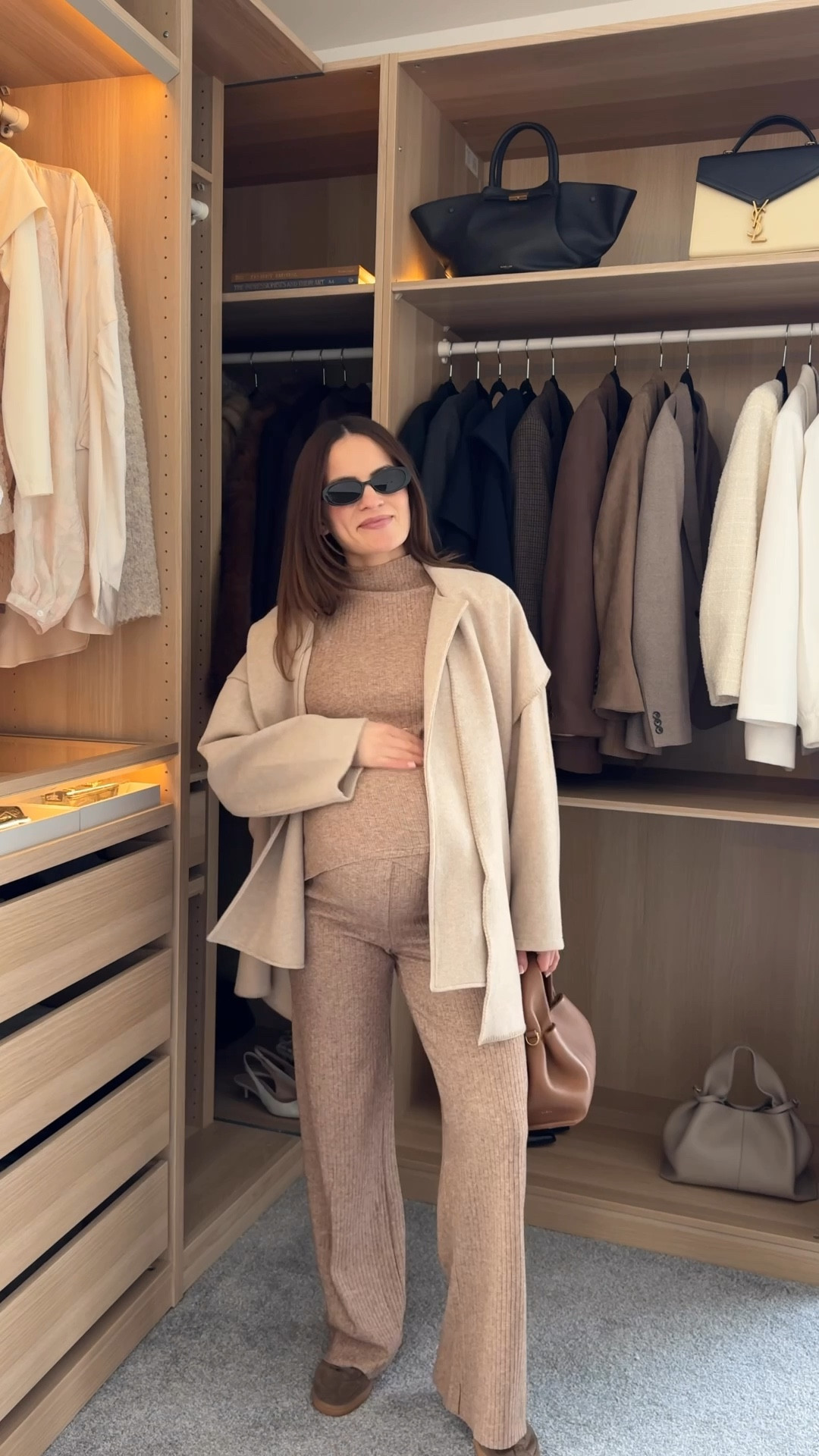 39 weeks pregnant, wearing size S in everything.
For reference: 160 cm / 68 kg. The knit set is super stretchy and very bump-friendly. Fits beautifully and will still work perfectly postpartum. Looks expensive but is actually very affordable. 🤎

#LTKootd #LTKBump #LTKgrwm