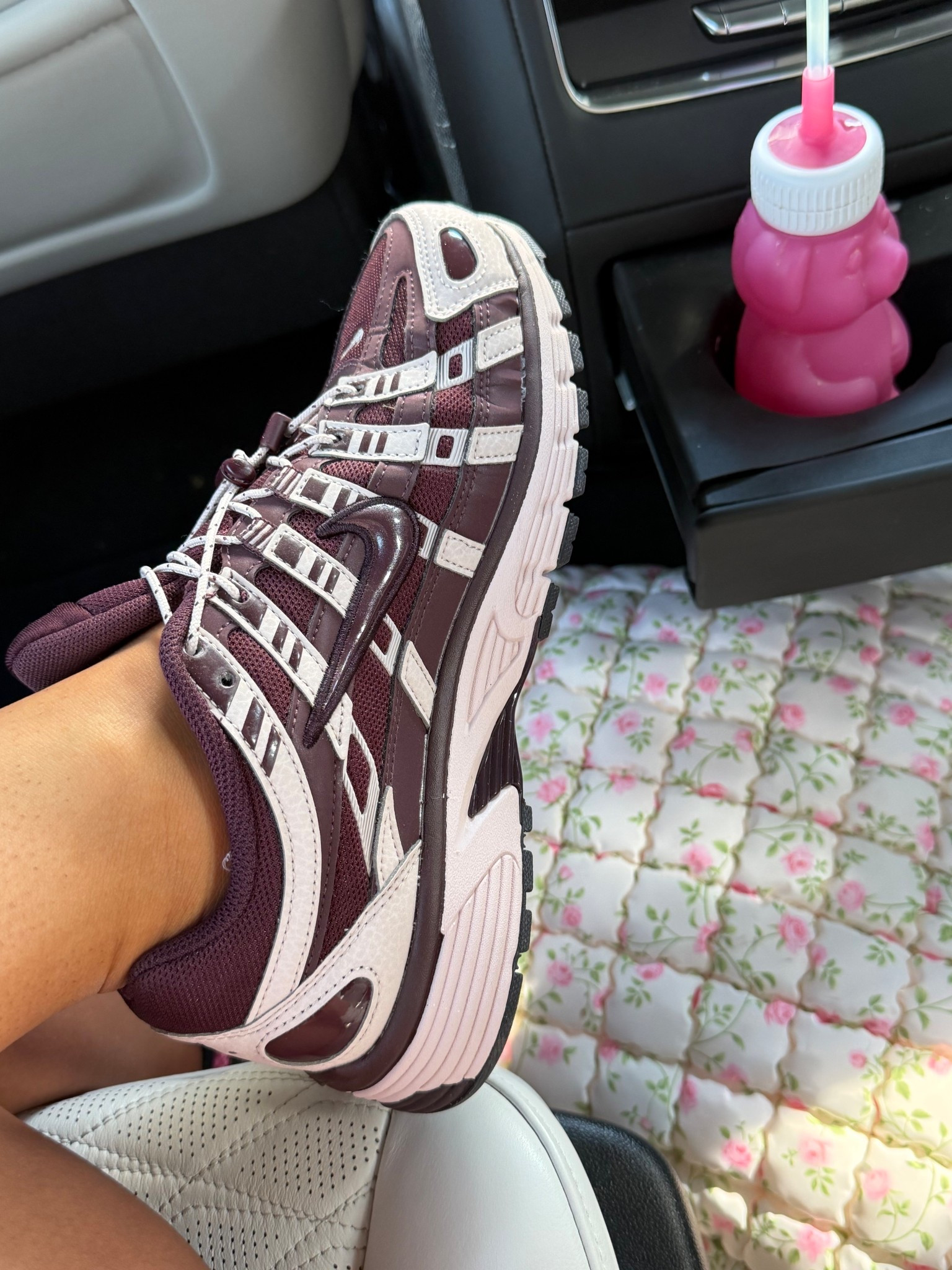 Love the colorway of these!!! Burgundy and light pink


Sneakers 
Nike 
P 6000

#LTKfitnessgoals #LTKSaleAlert #LTKPetite