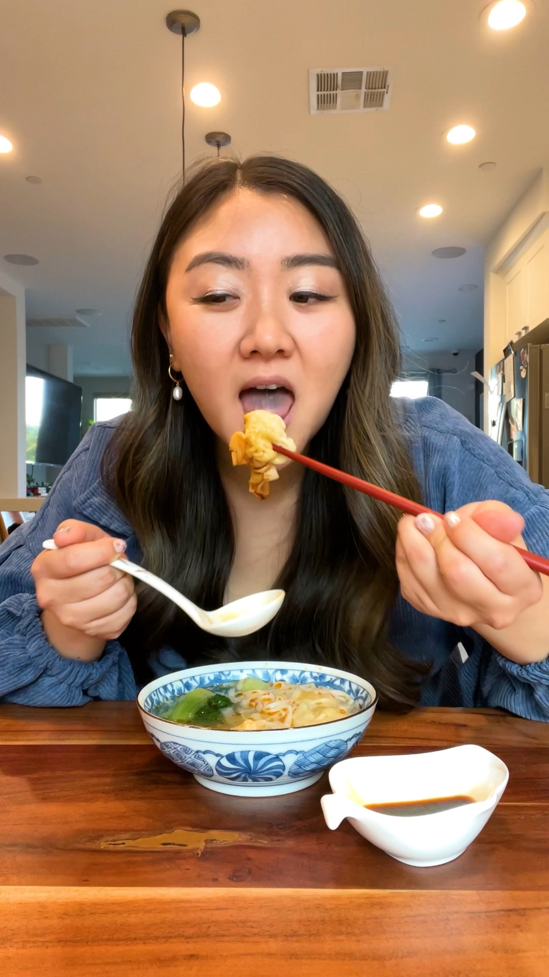 Here is my 10-minute Lazy Wonton Noodle Soup. A broth of your choice, some bok choy, and store-bought wontons. Cook that for about 5 minutes. Then pour them on your pre-cooked flour noodles. Season with some white paper and drizzle with some chili oil and it's done! Watch the video on my TikTok @jasminebellepak.
#easyrecipe #foodvlog #cookware #kitchenfinds

#LTKhome
