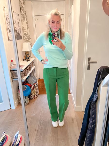 Outfits of the week

Still not feeling my best but back to the office. Trying to lift my spirits with a turquoise sweater and Gucci green trousers (both old). A green bandana to keep my neck warm and white Nike sneakers. 



#LTKstyletip #LTKeurope #LTKworkwear