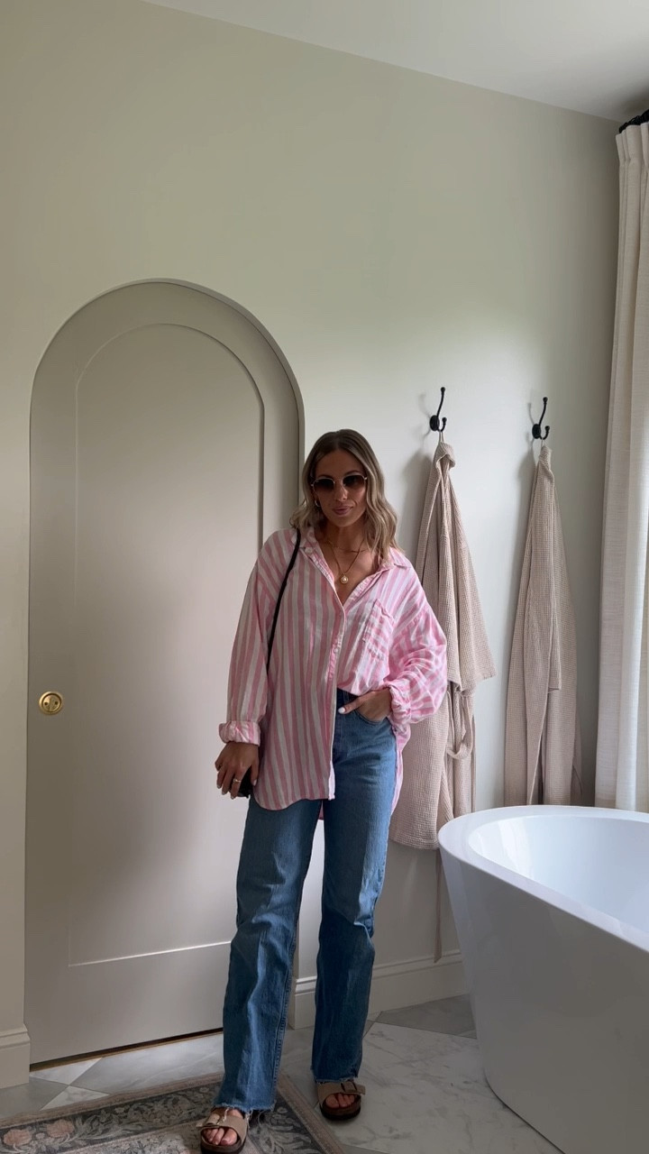 Iv heard the trend is “baggy on baggy” but when I do this.. I can’t resist a little front tuck! I think it’s the millennial in me 🙈🤪
(Shirt XL, jeans 4) 

#LTKSeasonal #LTKFindsUnder50 #LTKStyleTip