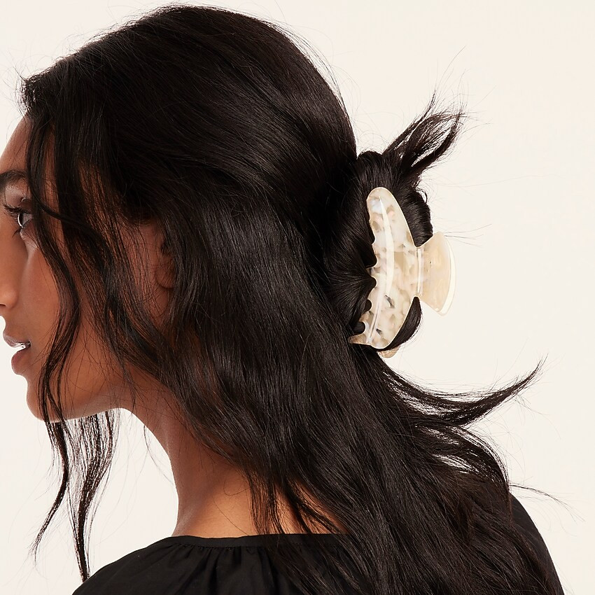 Medium claw clip in tortoise | J. Crew US