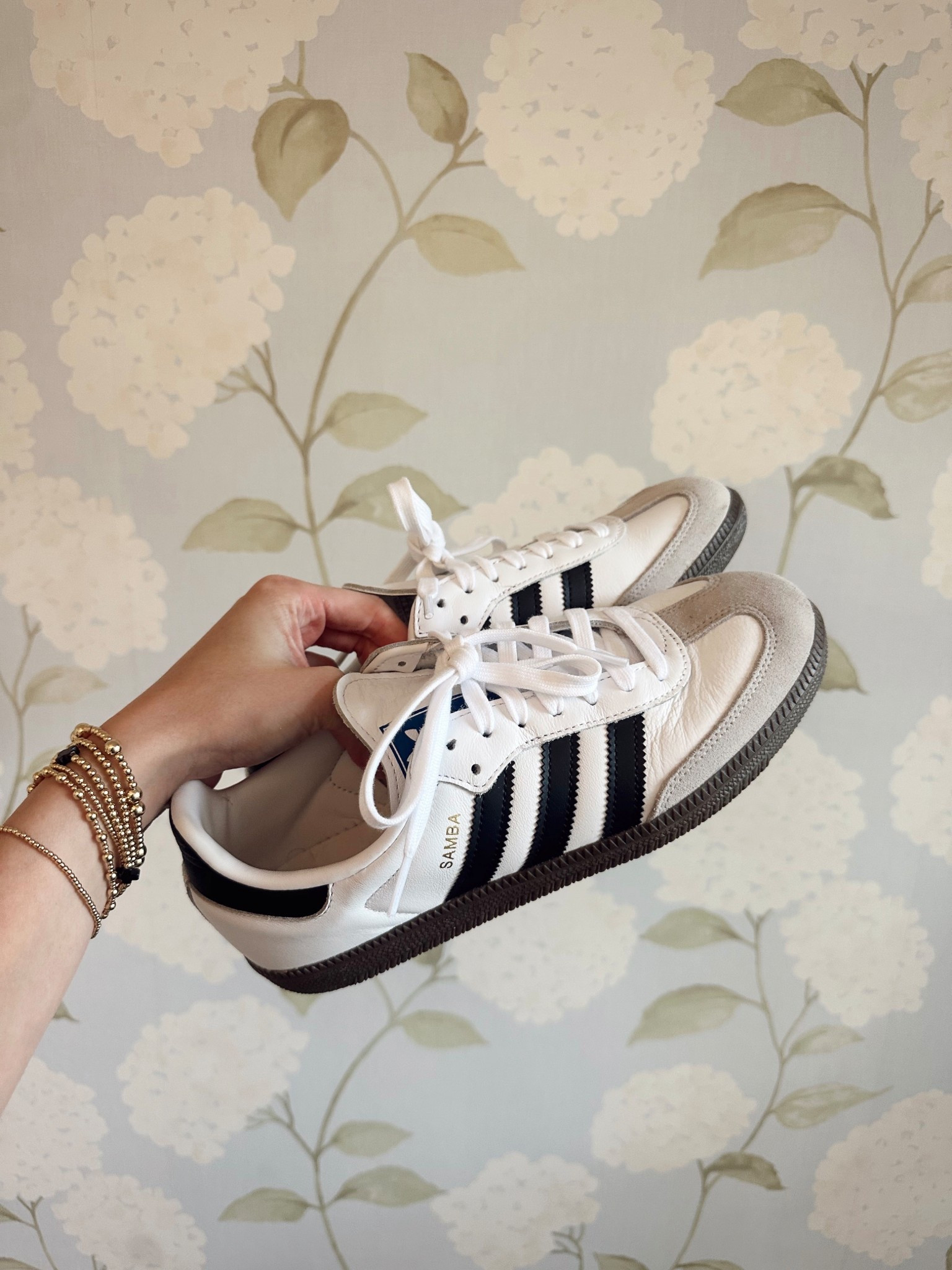 Basic sneaker 👟

sneaker, samba, samba shoes

#LTKActive #LTKFallSale #LTKFindsUnder100