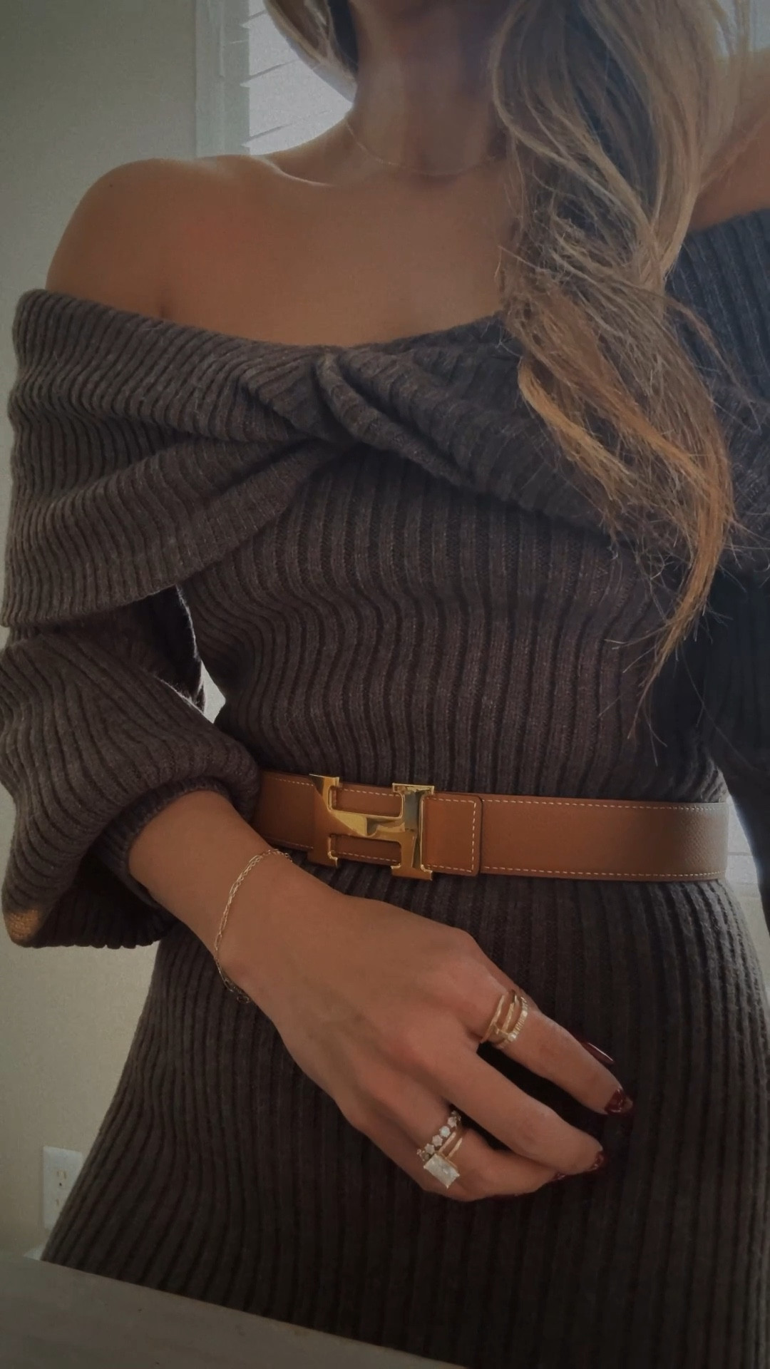 Sweater maxi dress perfect for Friendsgiving and Thanksgiving 