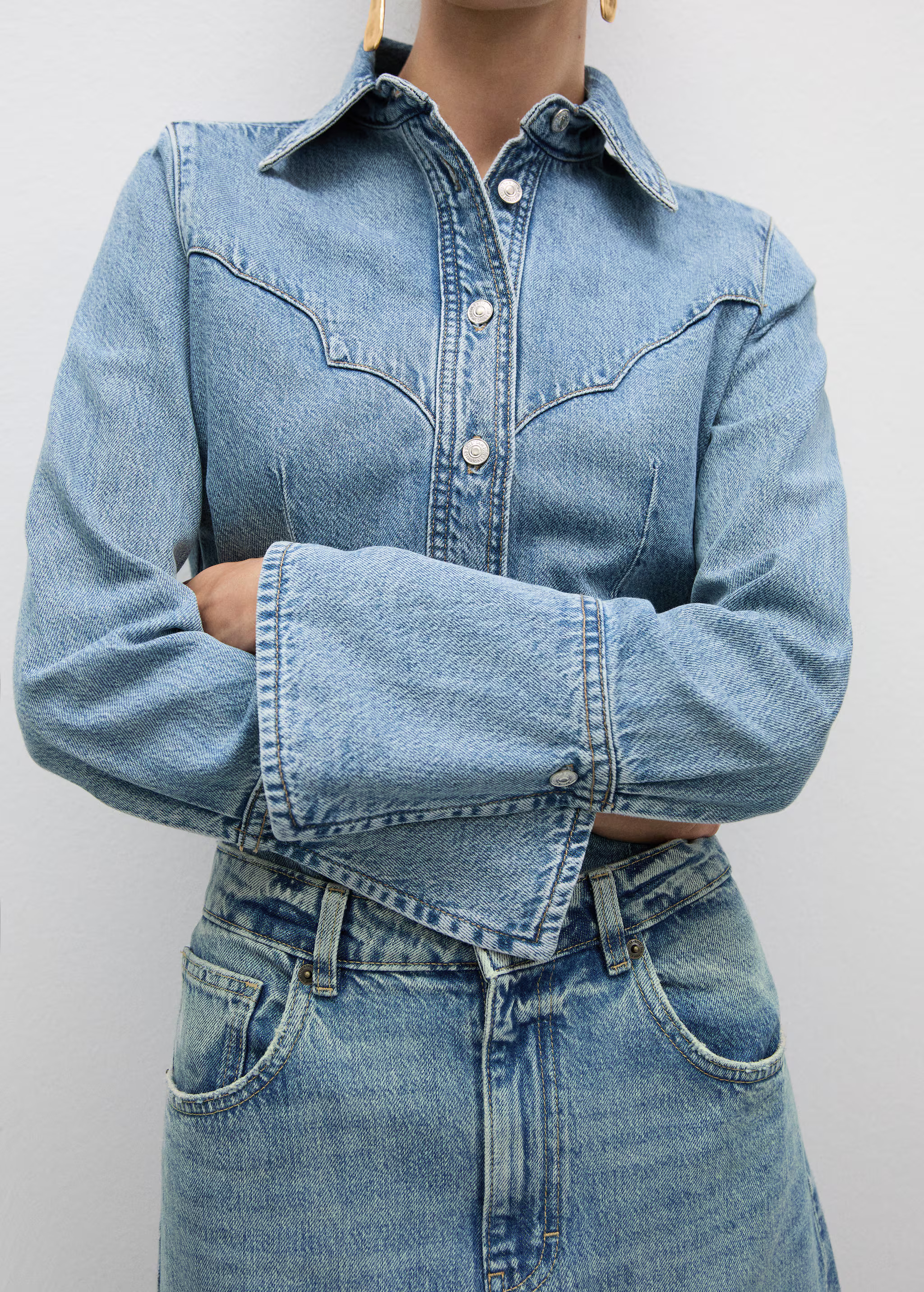 Denim shirt with seams - Woman | MANGO United Kingdom | MANGO (UK)