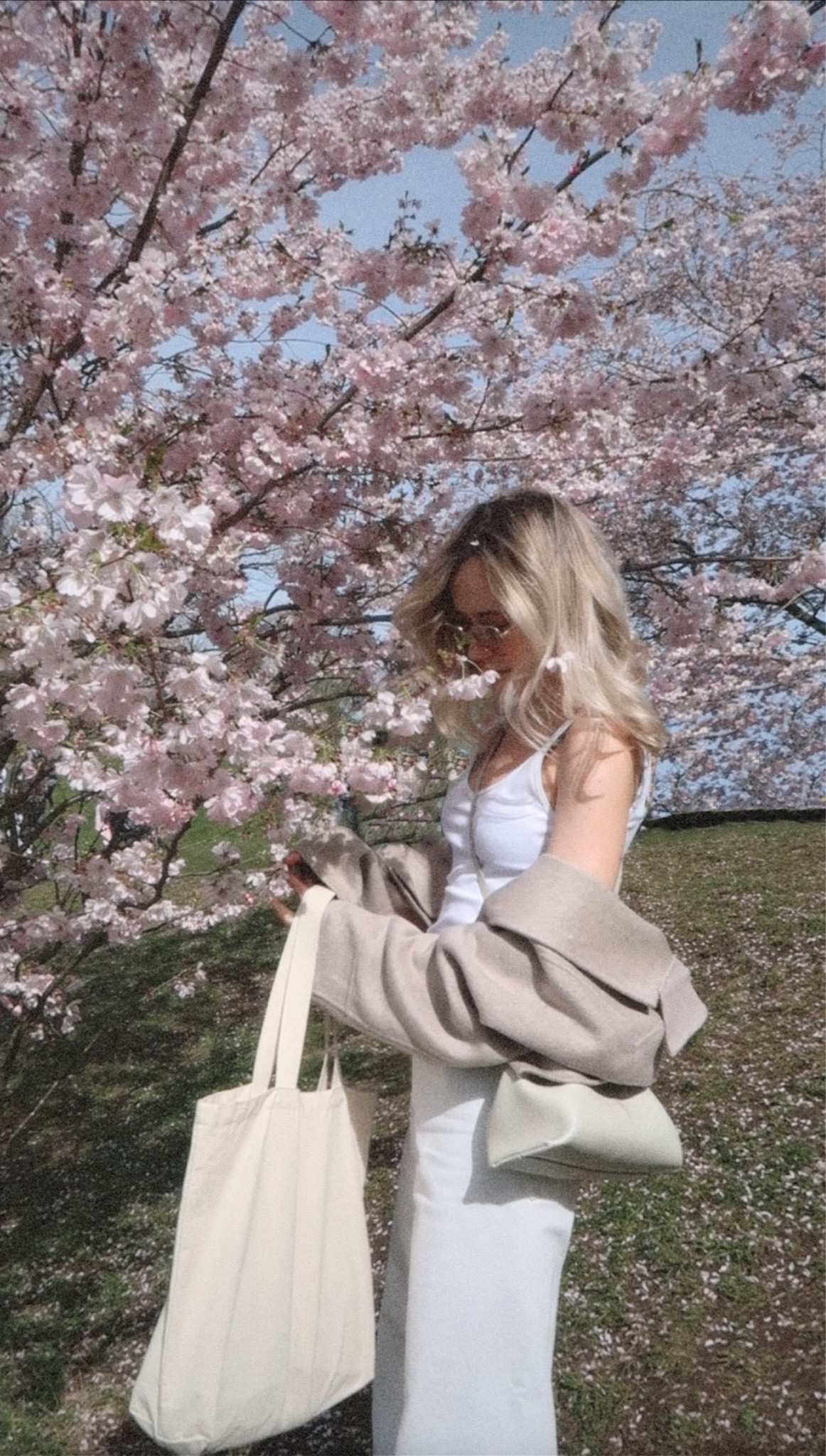 💖🐹 
Jeans ZARA MARINE STRAIGHTT
#otherstories #widelegs #workwear #ootd #ootdfashion #ootdstyle #parisianchic #whitejeans #spring #springstyle #springfashion #ootdshare #springfashion #cos #cosjacket #croppedjacket #parisianchic #minimal #minimalstyle
#chic #minimalist #wooljackets #ostern

#LTKeurope #LTKstyletip #LTKSeasonal