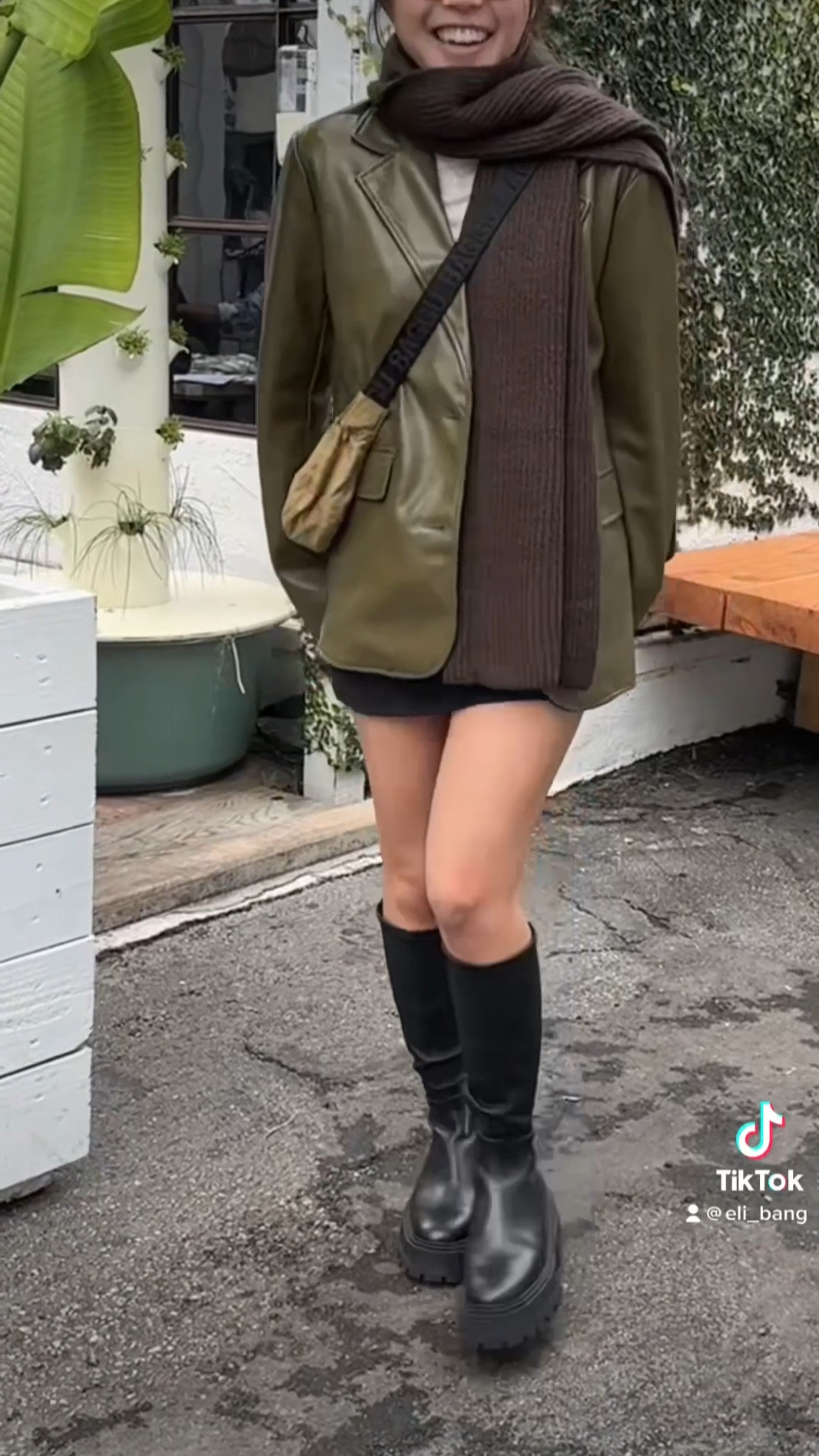 socal winter outfit inspo

knee hight boots, mini skirt, blazer, oversized scarf, mini bags, winter fashion, outfit inspo