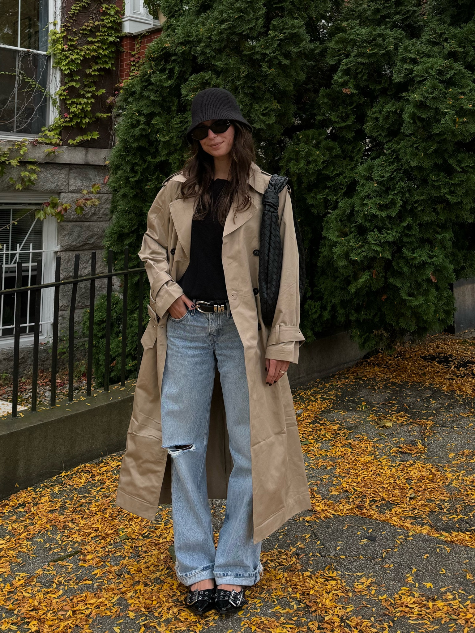 Fall outfit. Fall accessories. Levi’s. Cashmere sweater  

#LTKShoeCrush #LTKSeasonal #LTKWorkwear