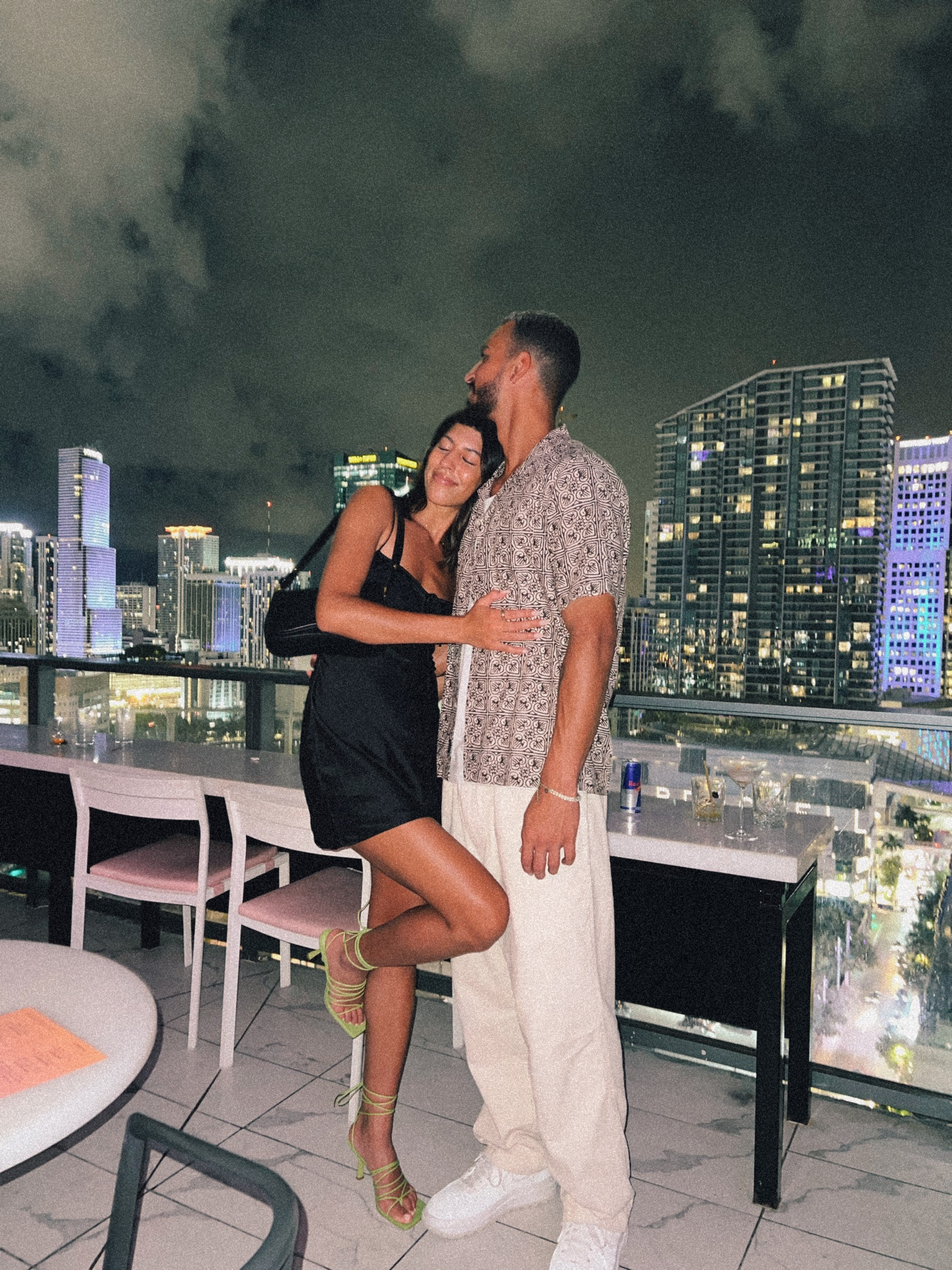 night out dress 🖤


silk dress, green heels, black purse, black dress, mini dress, simple dress, lace dress 