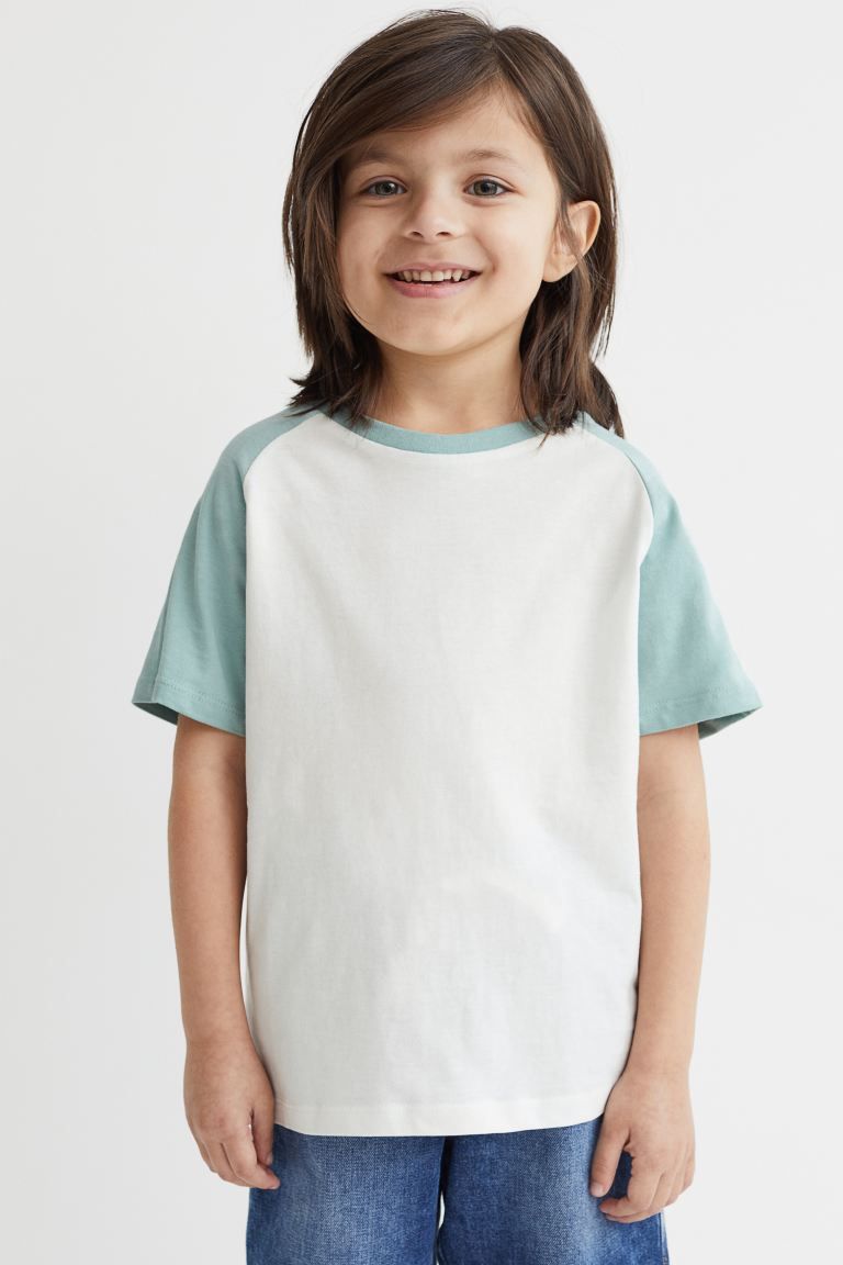 T-shirts in soft cotton jersey with a ribbed trim around the neckline and raglan sleeves in a con... | H&M (US + CA)