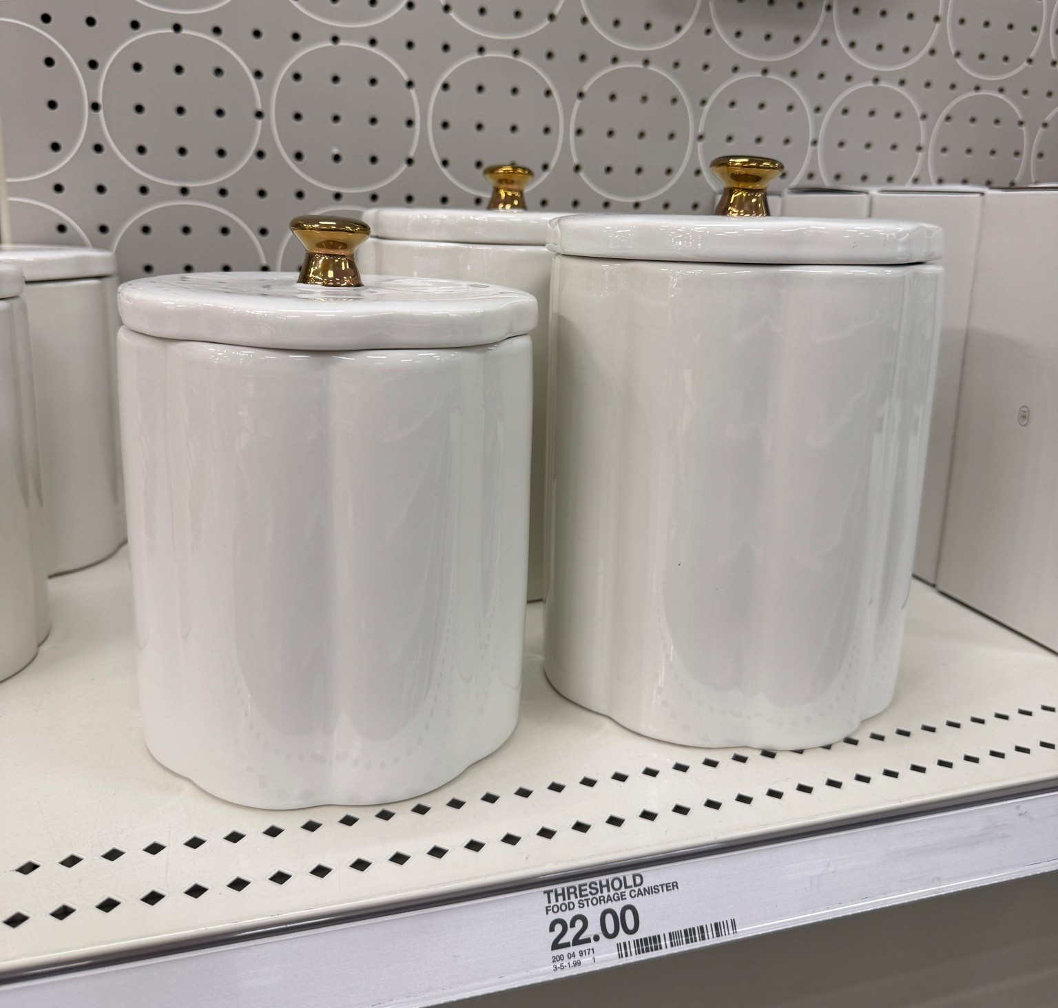 These ribbed/scalloped kitchen canister with gold handle accents are the perfect affordable decorative  functional storage for your kitchen and pantry.



#LTKFindsUnder50 #LTKHome