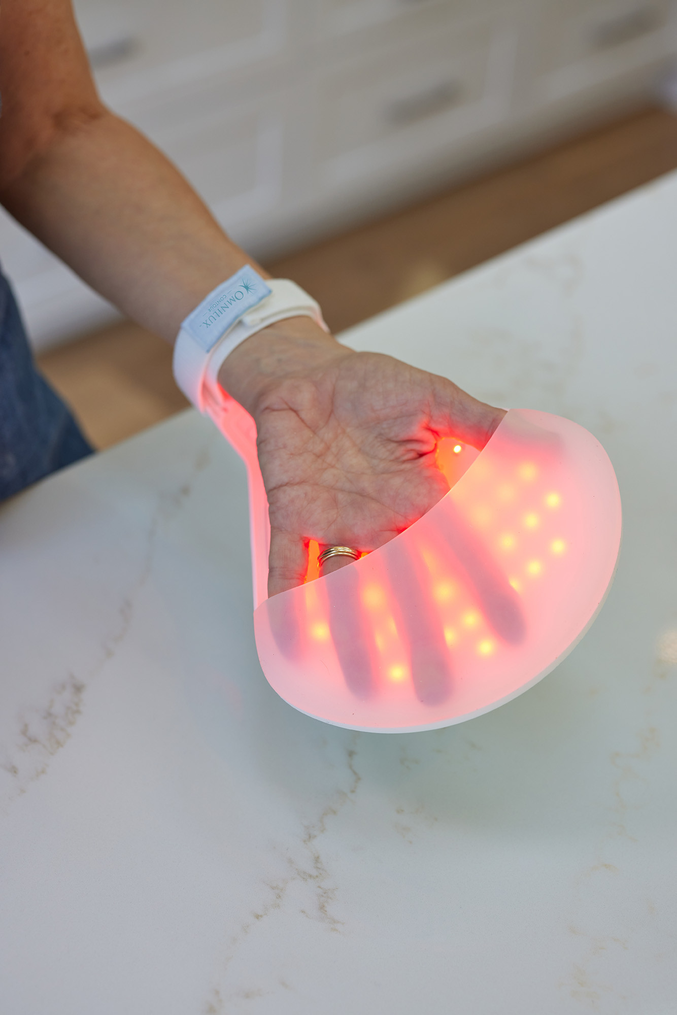 Omnilux Contour Glove | Omnilux