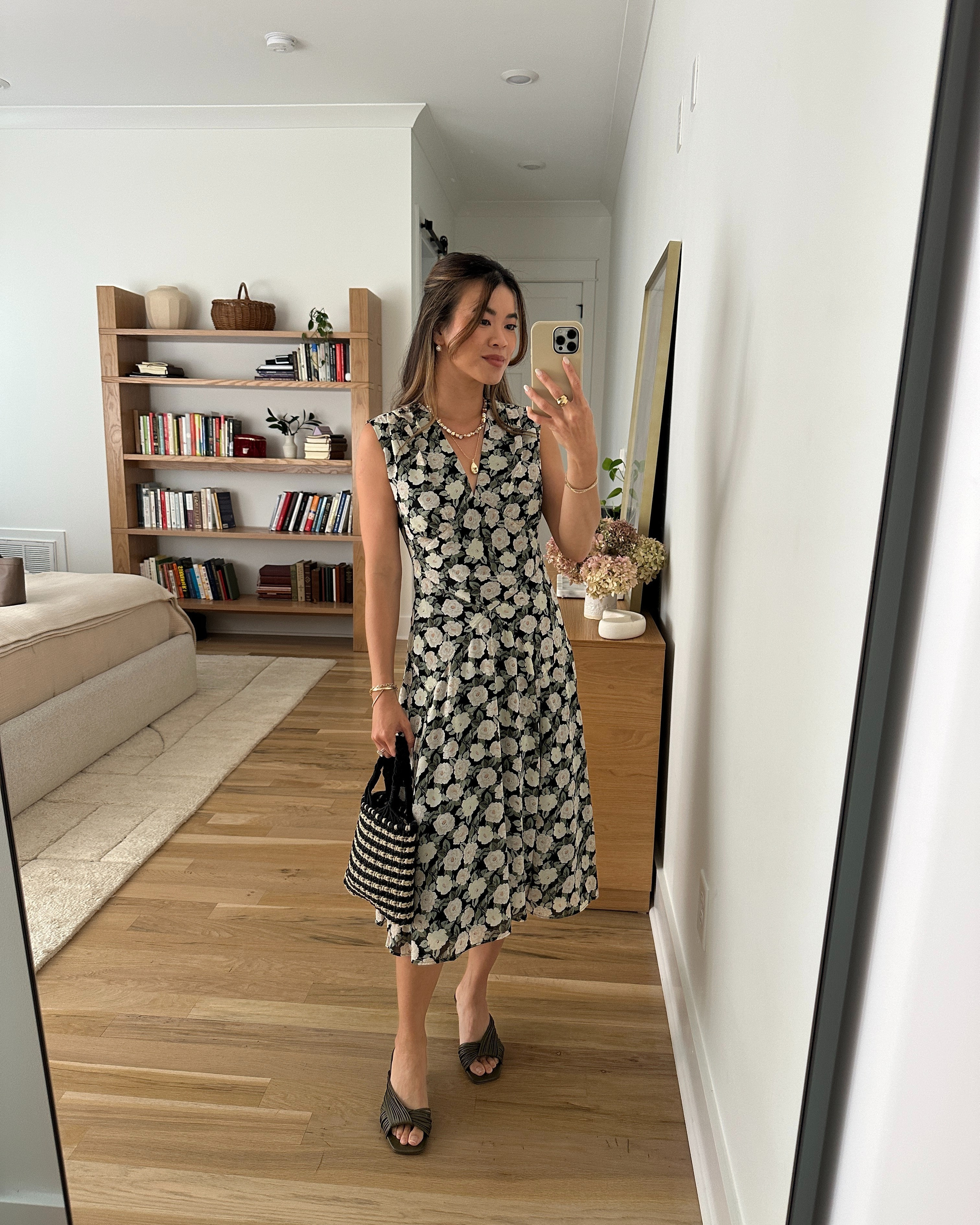 This dress is so cute! I love that it comes in petite sizes. 

Sizing info:
-Loft Petite Floral Topstitched V-Neck Midi Dress (Size 00 petite in Black)
-Loft Versa Corded Heeled Sandals (Size 6 in Forest Green)


Petite style, petite fashion, mom outfit, mom style, petite dress, petite outfit ideas, petite outfits, spring style, spring outfits, beach outfits, vacation outfits, summer outfits, Summer style, summer trends, autumn outfit, Loft, loft outfit, midi dress, best dress for petite

#LTKootd #LTKSeasonal #LTKPetite