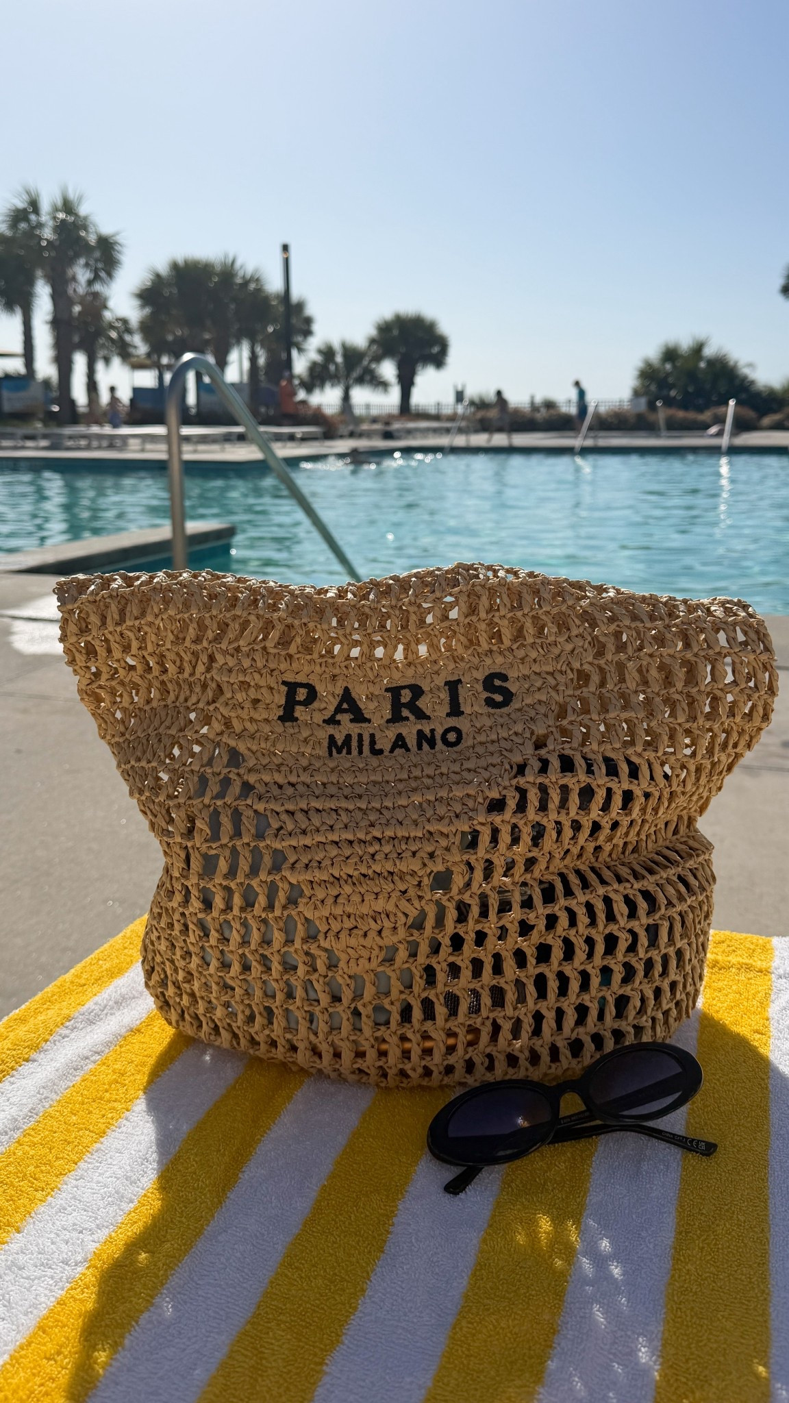 This Amazon tote looks like a designer find but without the price tag 🤎

The perfect throw-on bag for pool days, beach days… basically living in it right now ☀️

#amazonfind #amazonstyle #summerstyle #beachbag #designerlookforless #ltkstyle #ltkfinds

#LTKHome #LTKSaleAlert