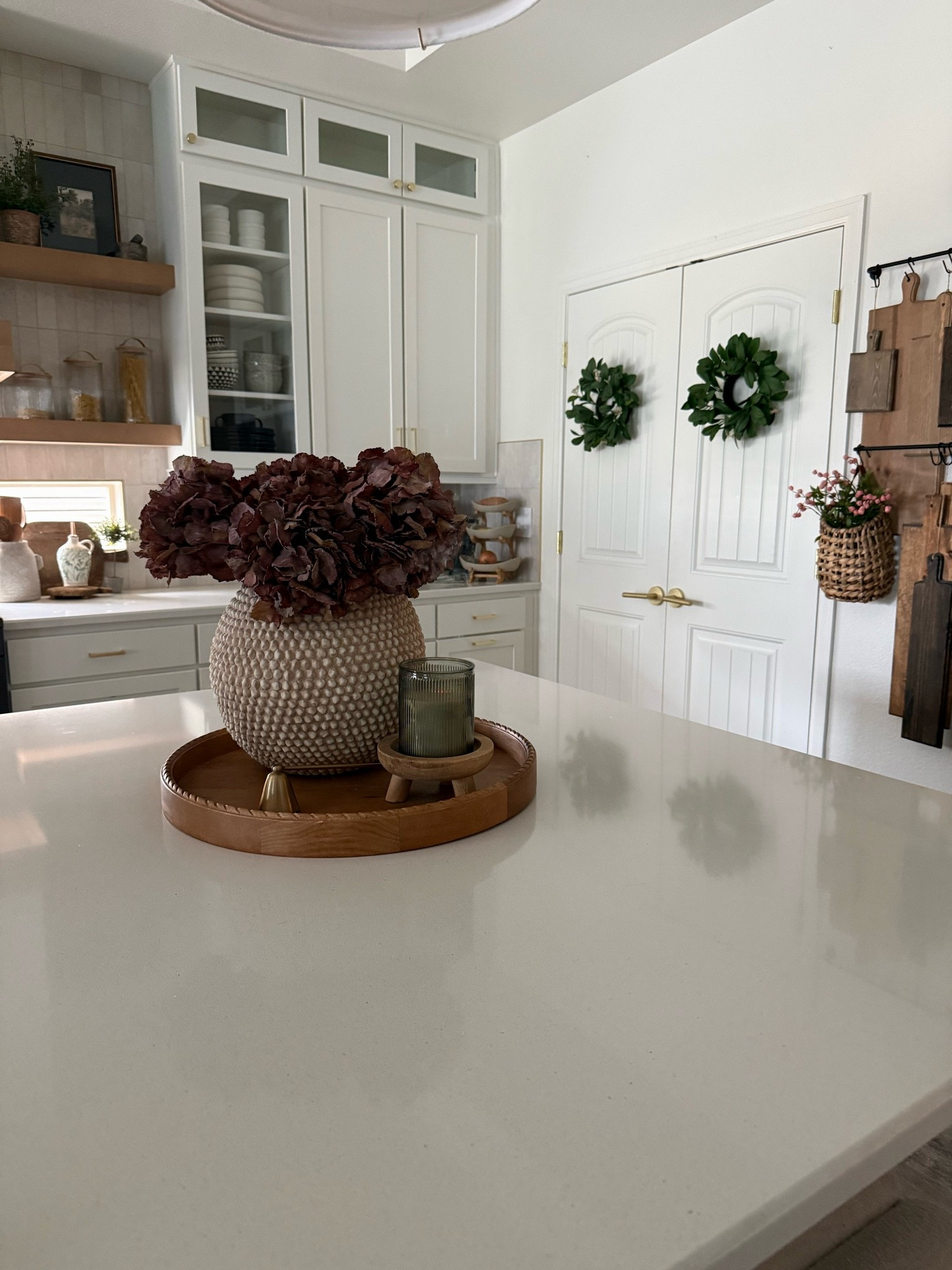 Kitchen island styling

#LTKHome #LTKSeasonal