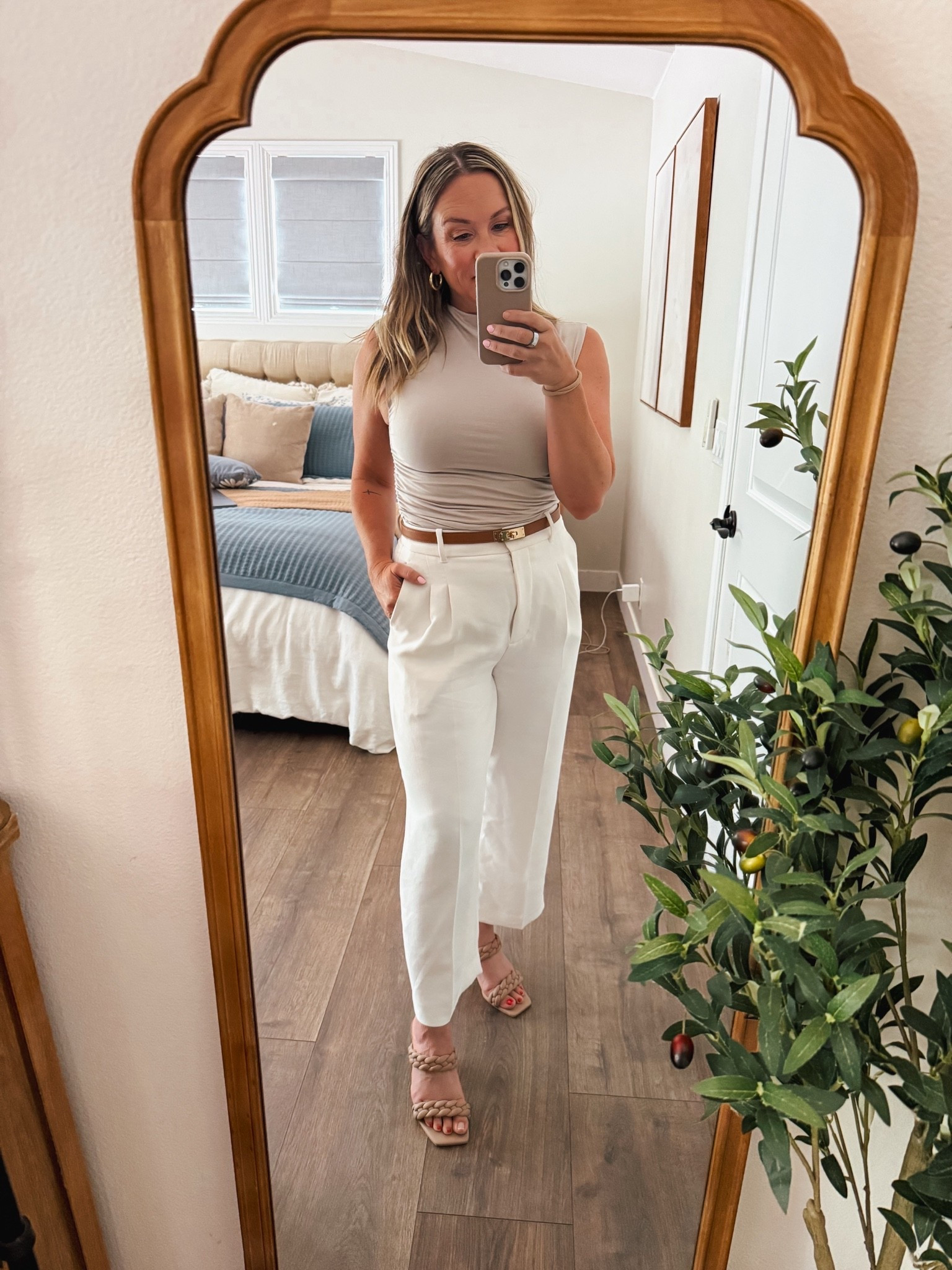 Classic workwear pieces that you can also integrate into everyday life.

I absolutely love these pants but would recommend going up a size for better drape and comfort if you have above average glutes and thighs. The cropped length is perfect for warmer months as well

#LTKWorkwear #LTKPetite #LTKOver40