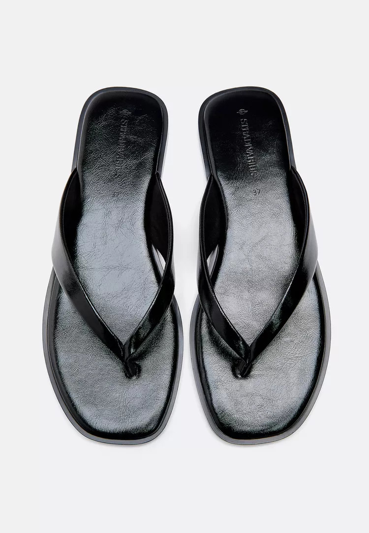 Flat thong sandals - Women's Flat sandals | Stradivarius United Kingdom | Stradivarius (UK)
