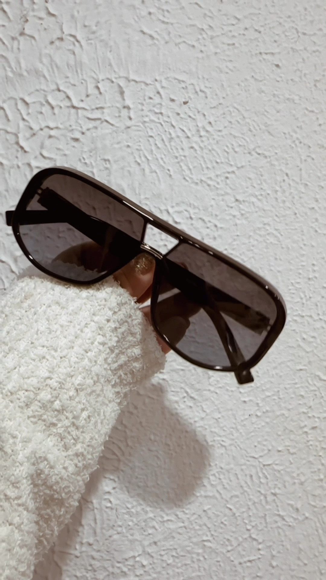 Tip of the day! If you want a great quality pair of sunglasses and affordable, @sojosglasses has lots of choices for you 🫶🏼

#LTKFindsUnder50 #LTKStyleTip