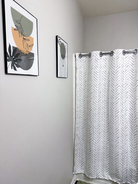 Small bathroom decor // bathroom decor // shower curtain // wall decor // home decor // bathroom decor 



#LTKfindsunder50 #LTKhome