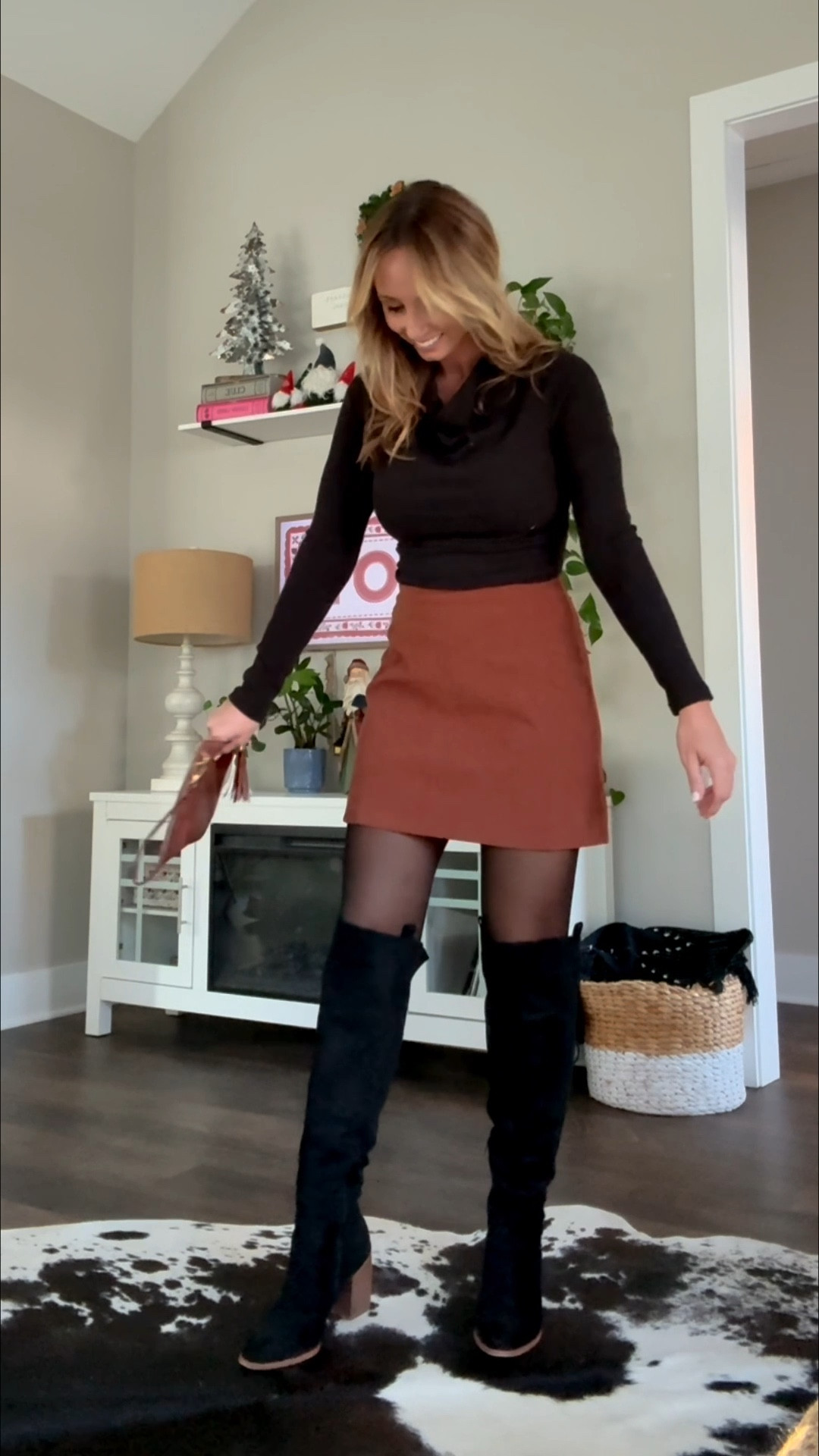 My favorite outfit of the moment has to be this. Incredibly comfortable and classy. Perfect for a holiday get together or for the office. 

Top (the SOFTEST material): $14
Skirt: $28
Nylons: $16
Boots: $63
Clutch (similar): $10



#LTKWorkwear #LTKFindsUnder100 #LTKHoliday