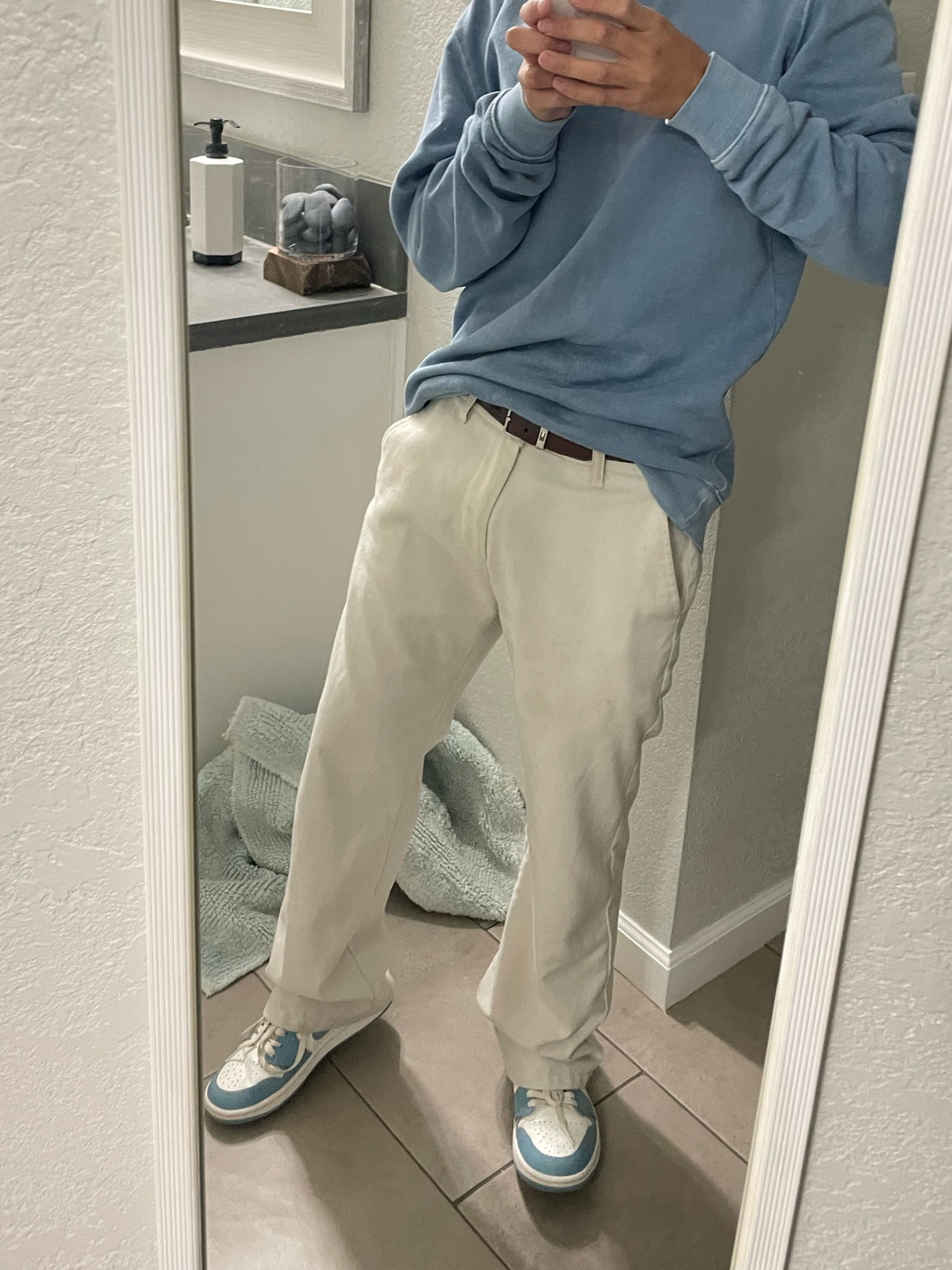 my cream white flare trouser pants from pacsun with my Tommy Hilfiger belt and blue/white Jordan 1s 

#LTKmens #LTKshoecrush #LTKGiftGuide