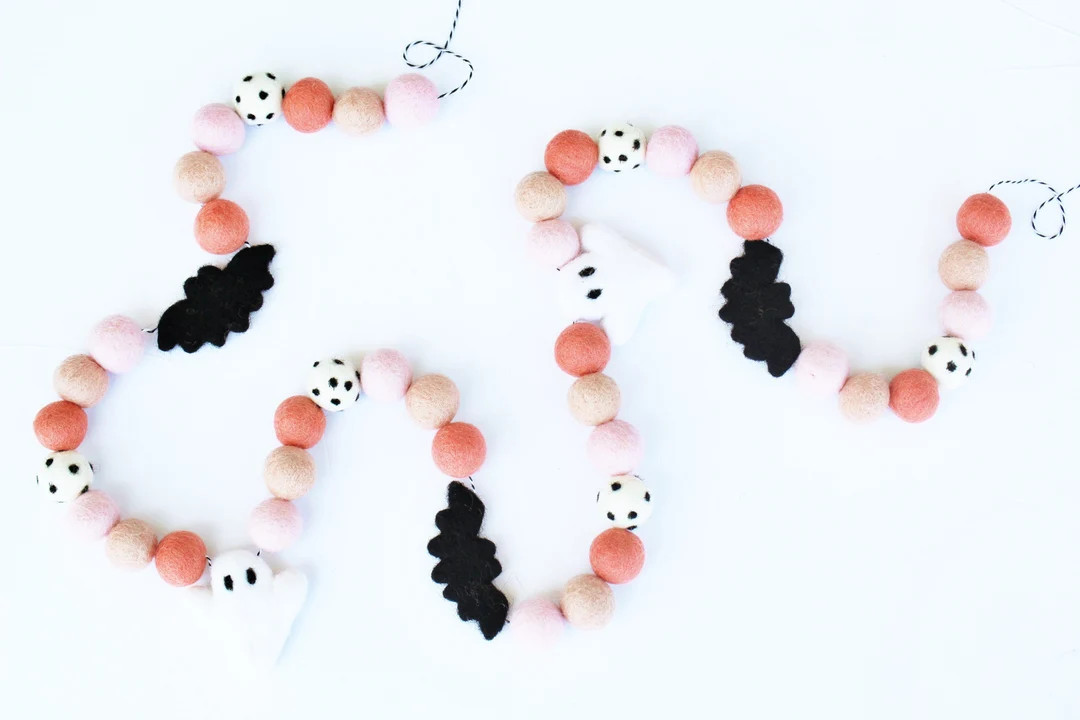 Halloween Felt Ball Garland With Felt Ghosts & Bats the - Etsy | Etsy (US)