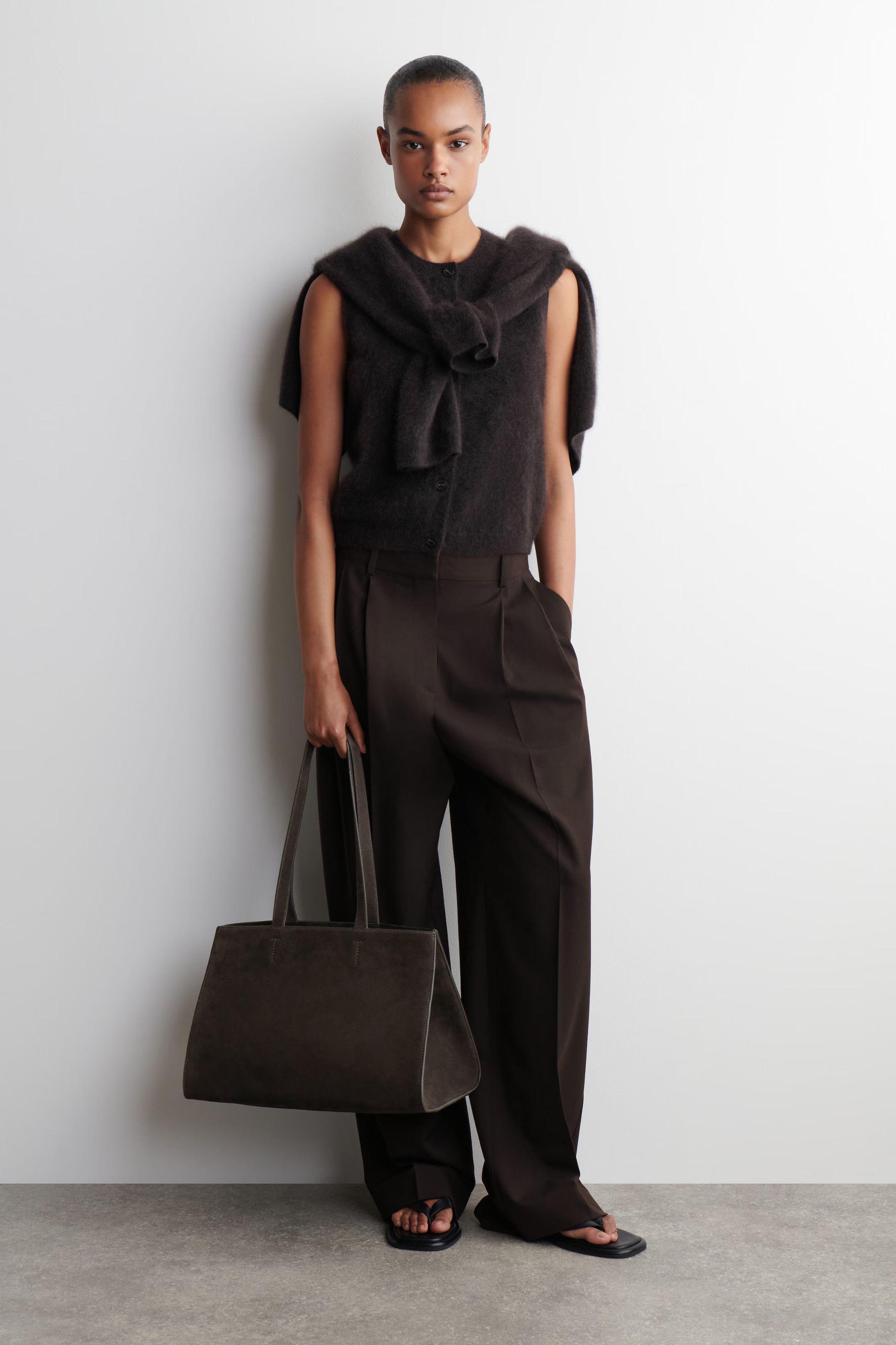 GALLERY TOTE BAG - SUEDE - DARK BROWN | COS | COS (EU)