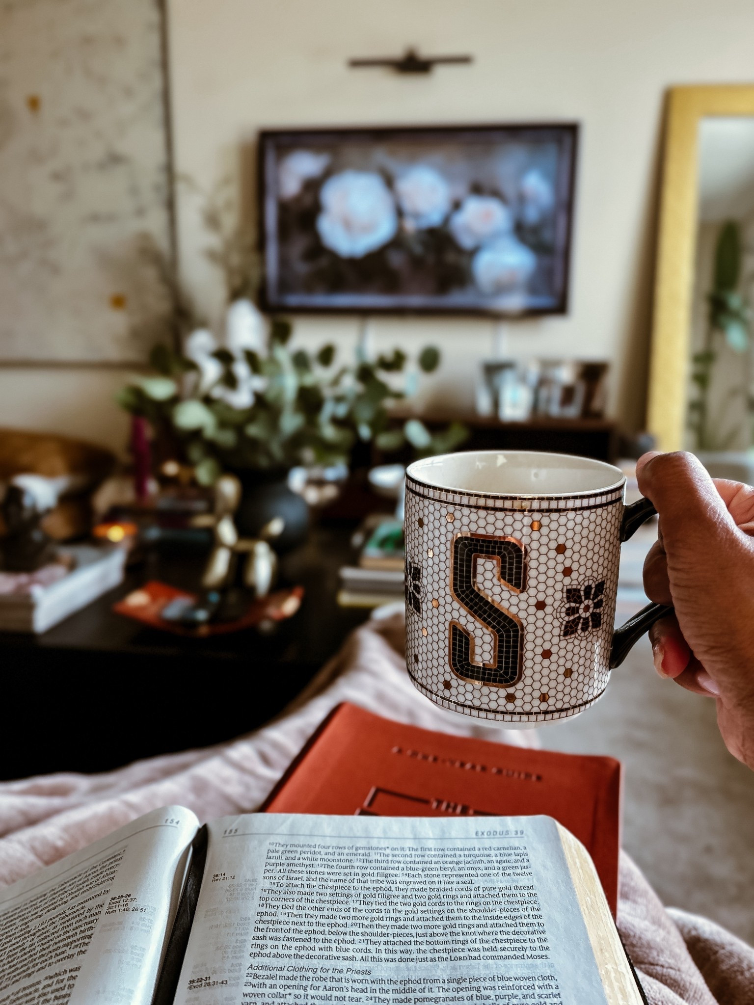 Slow mornings. ☕️ 

#LTKdayinmylife #LTKmorningroutine #LTKHome