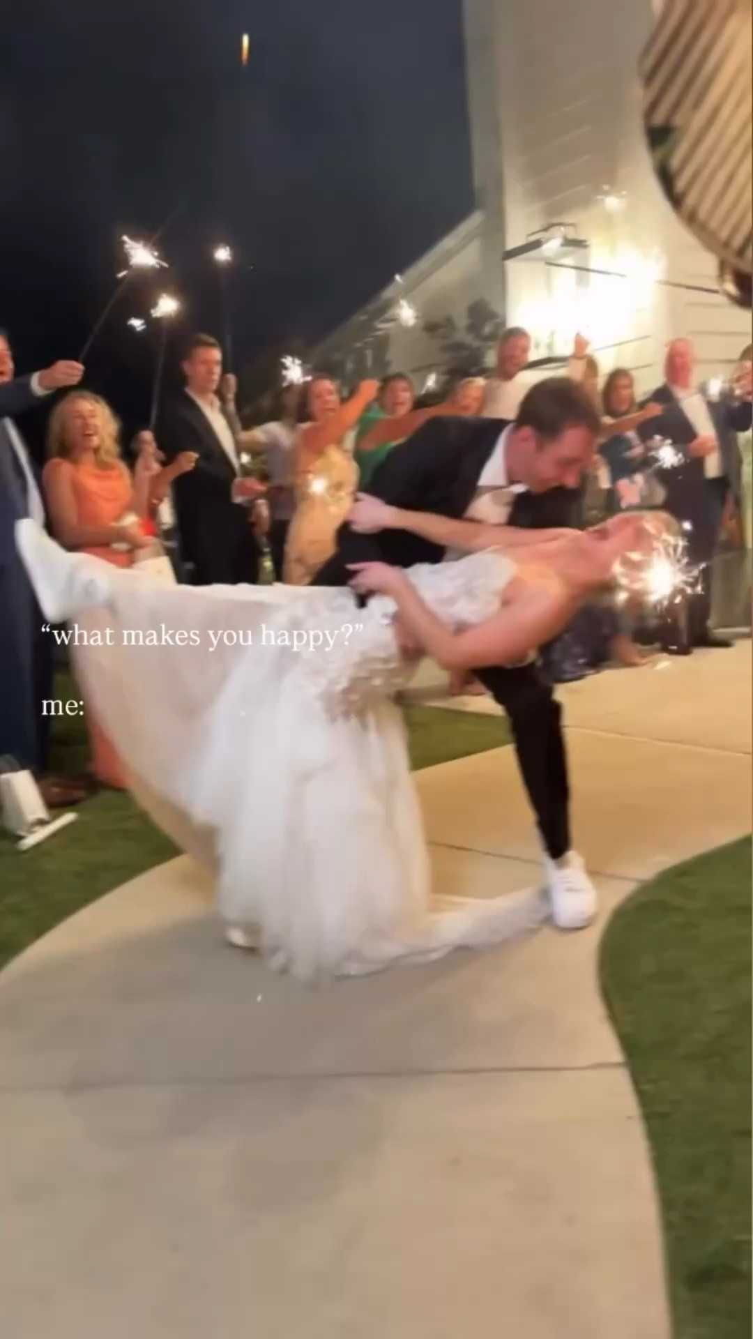 What makes me happy?! Bridal version 👰🏼‍♀️⬇️ 

1) FiNaLlY being able to use my #MRS degree 📜 
2) all of our friends in the same place!!!! 👯‍♀️💞
3) flowers (in BULK) 💐✨
4) dance parties💃🏼🎶 
5) comfy shoes & socks to achieve above. S/O to the real MVP for saving my day @bribhelsby 🧦

https://liketk.it/5nJma

#wedding #boxwoodmanor  #gardenpartywedding #bridal