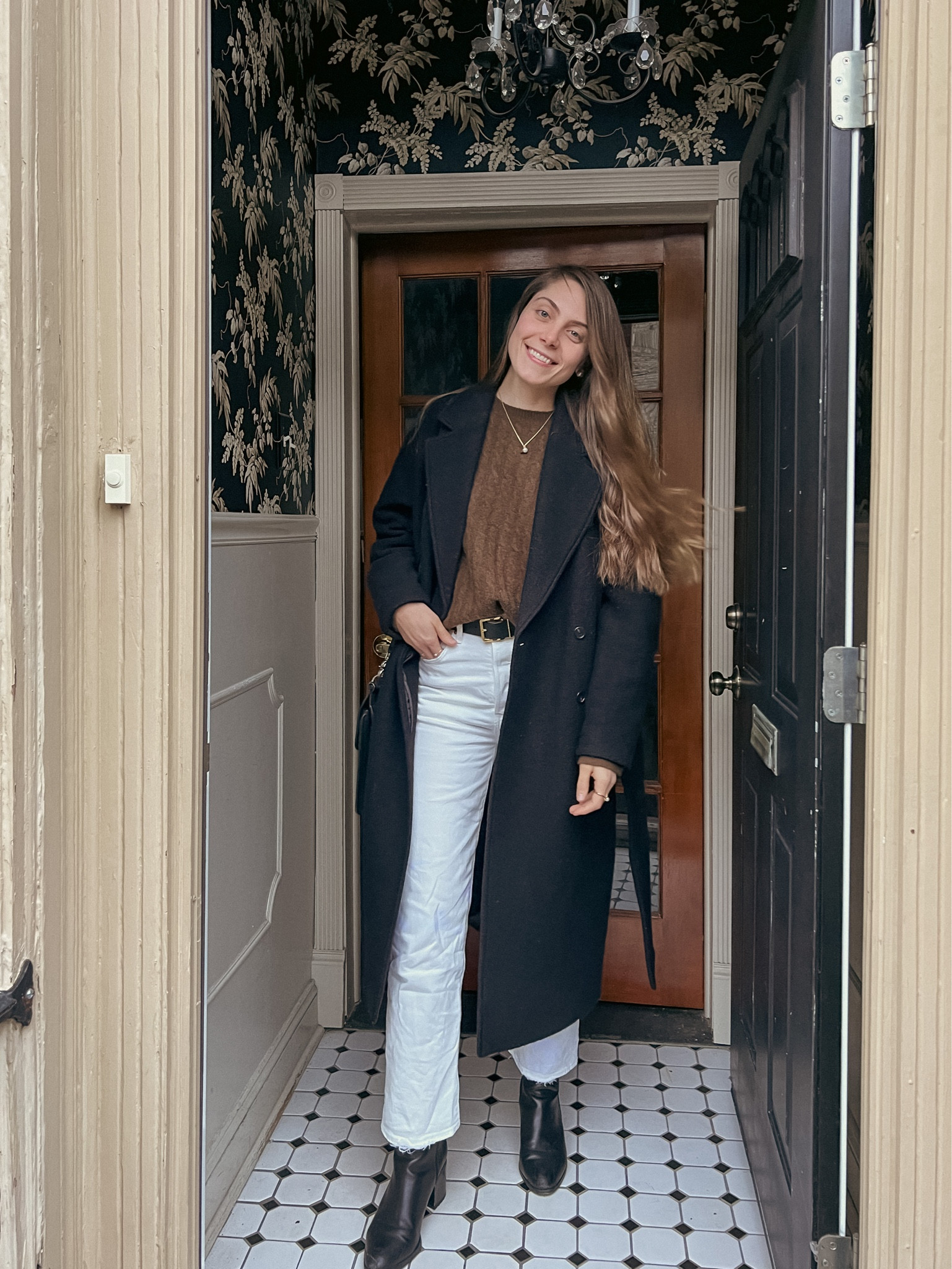 Work wear // classic style // preppy // Parisian // Levi’s jeans // minimalistic// wool coat // 