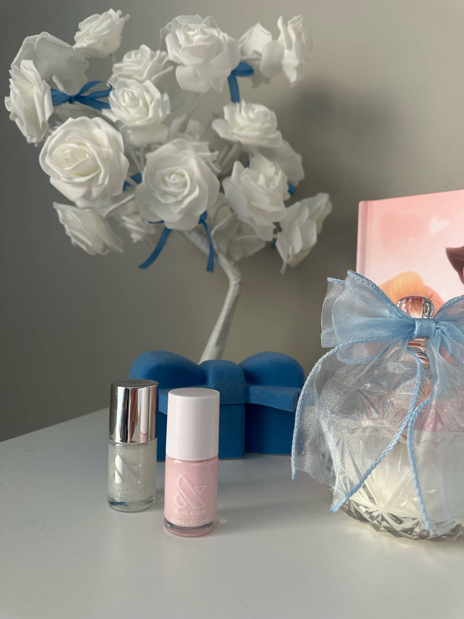 Light pink, sparkly at-home manicure with Olive & June  

#LTKBeauty