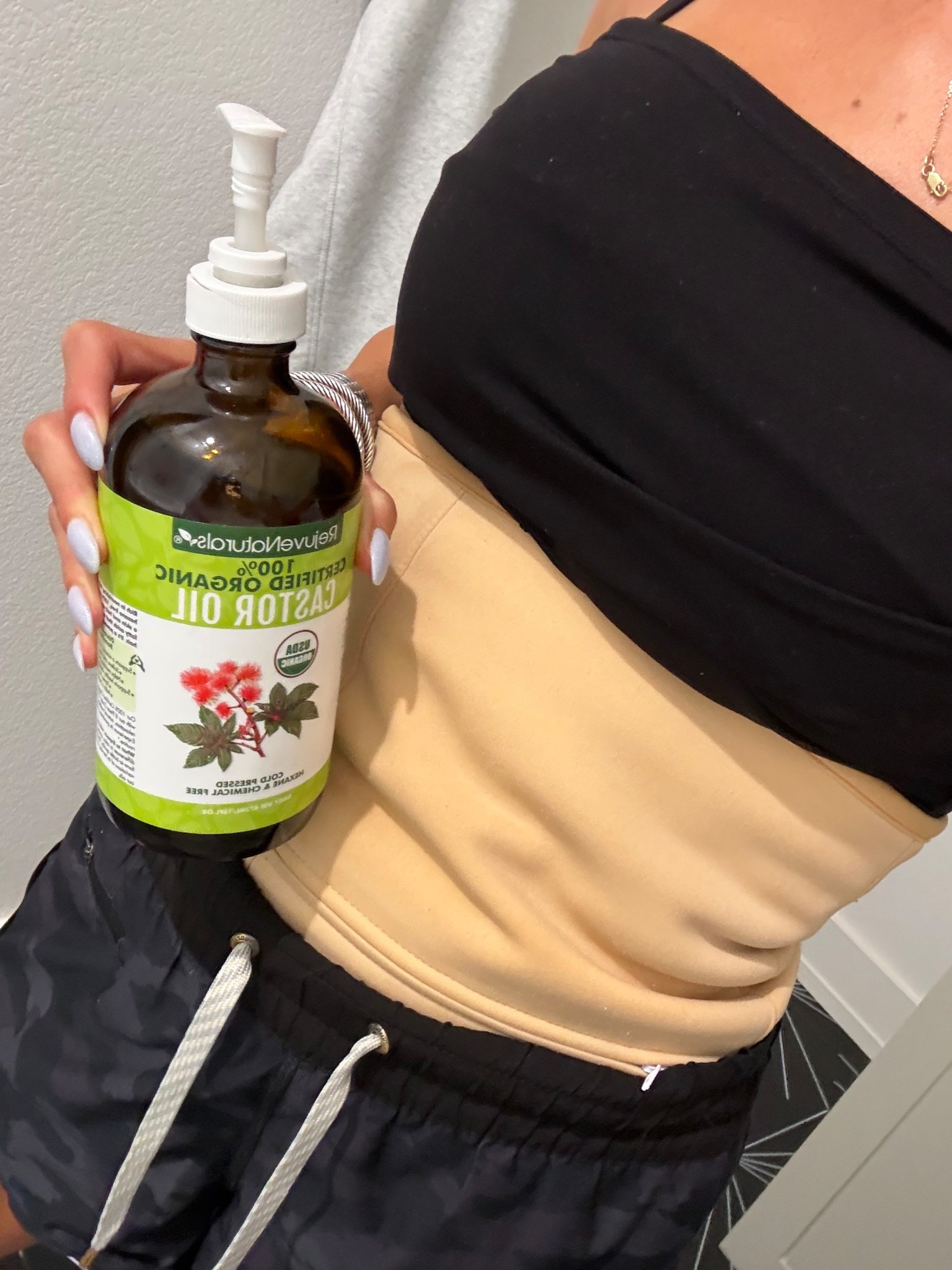 Castor oil pack I use for digestion, detox, stimulating lymphatic system 

#LTKmorningroutine
