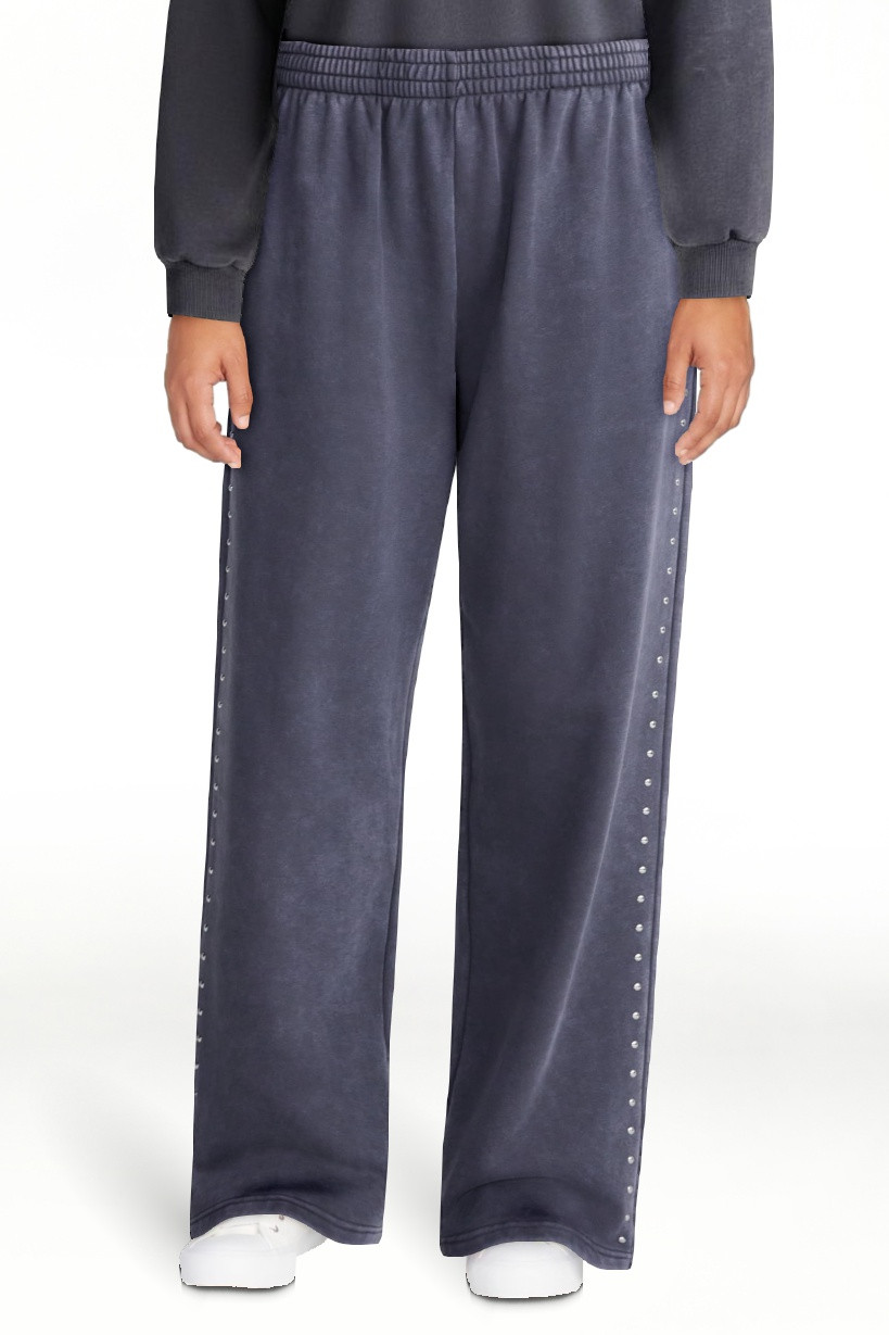 No Boundaries Mineral Wash Studded Sweatpants, 31" Inseam, Women's XXS-XXL | Walmart (US)