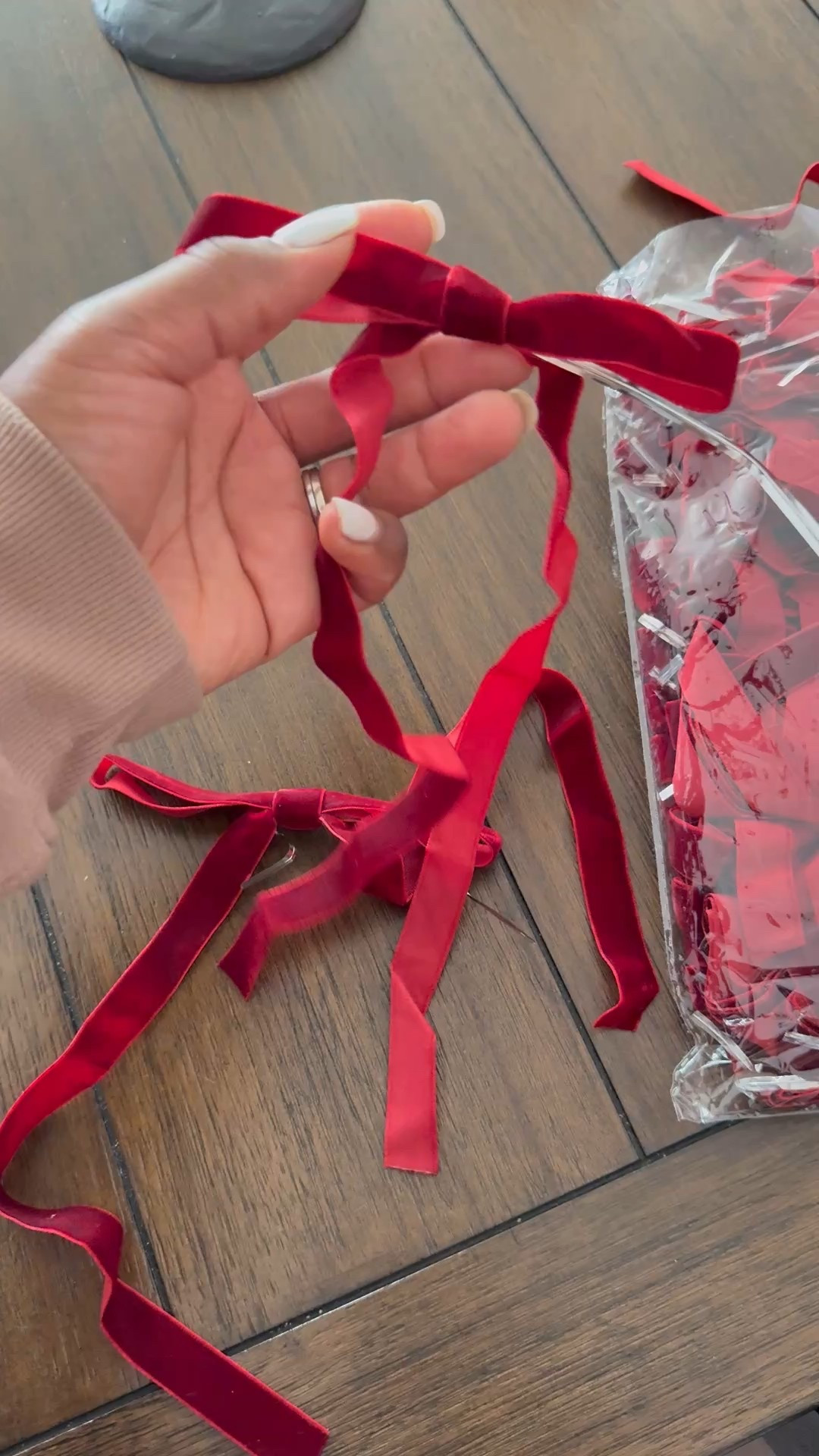 Pre-made bows -pack of 30

#LTKholiday #LTKwinter #LTKcanada