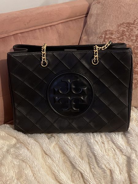 Another day, another new bag. The Tory Burch Fleming Tote is SO BEAUTIFUL! it’s buttery soft, spacious and ultra chic. 

#LTKstyletip #LTKitbag