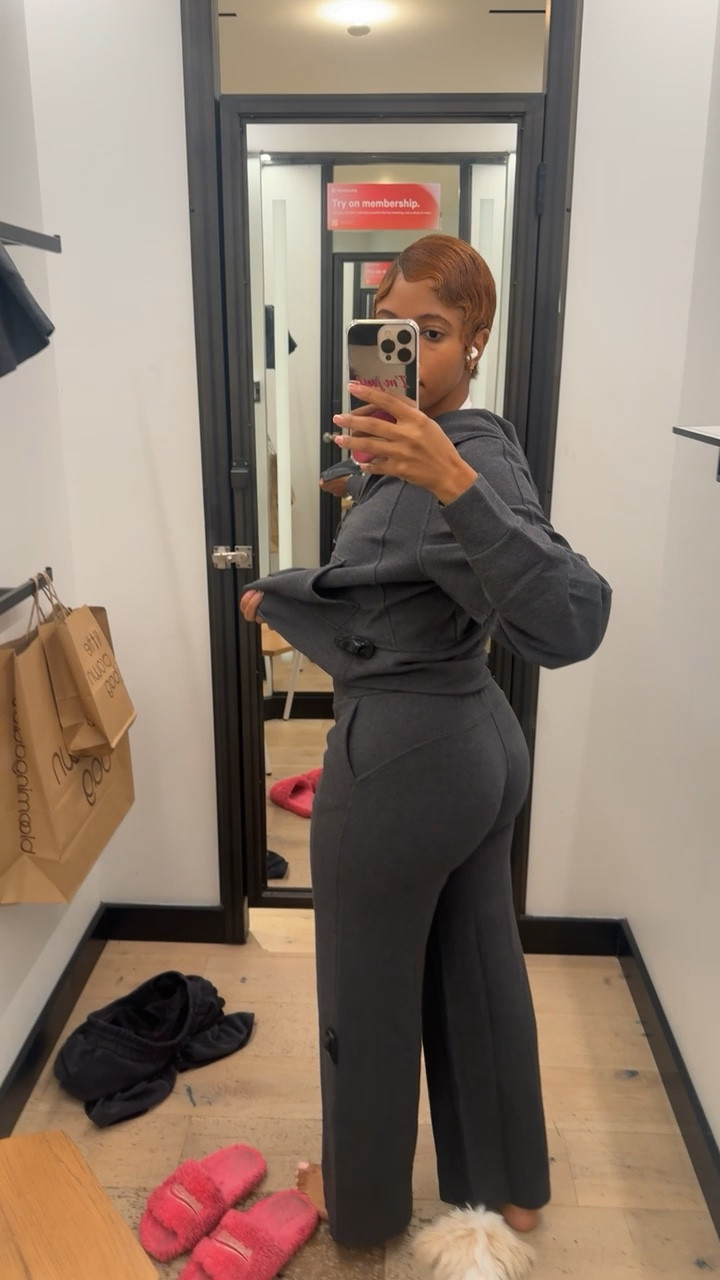 5’5 145lbs 
Size: XS top XS bottom 

#LTKActive